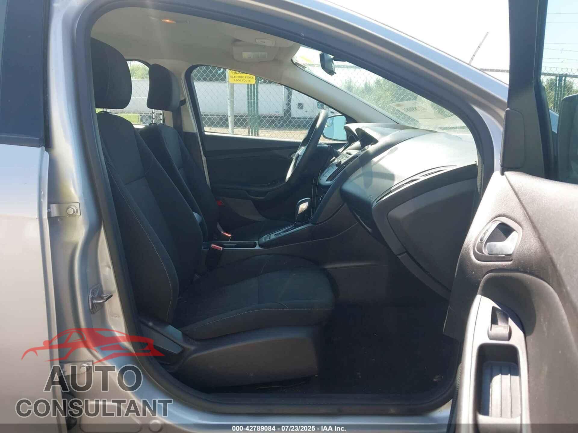 FORD FOCUS 2015 - 1FADP3F25FL317440