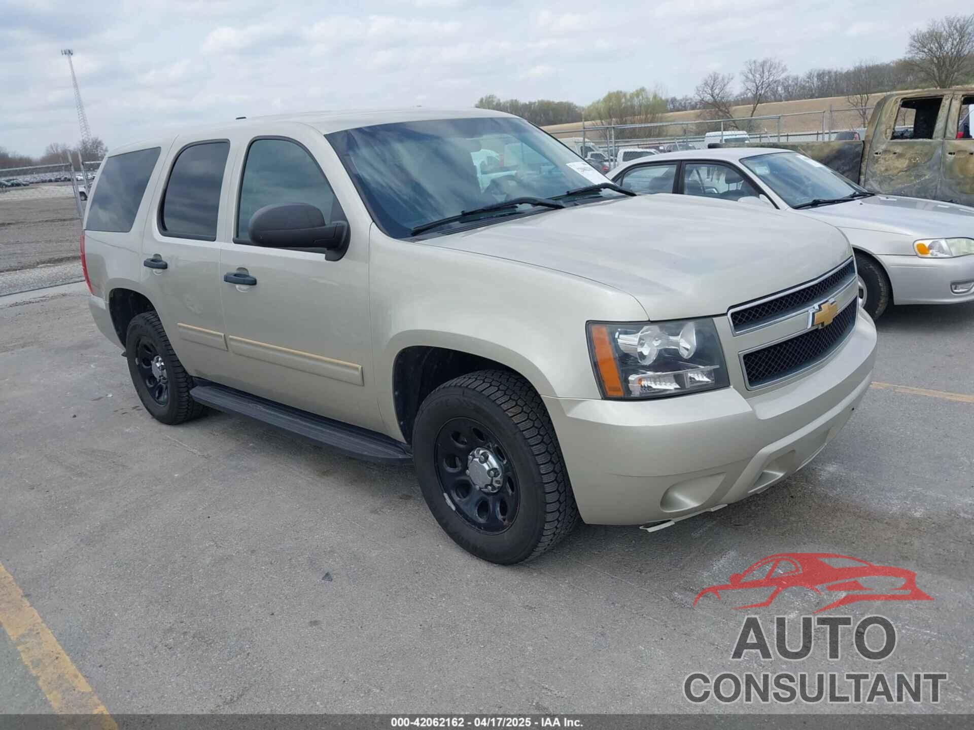 CHEVROLET TAHOE 2013 - 1GNLC2E07DR266441