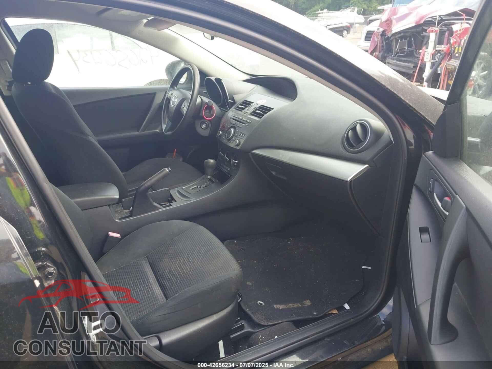 MAZDA MAZDA3 2013 - JM1BL1U81D1702995
