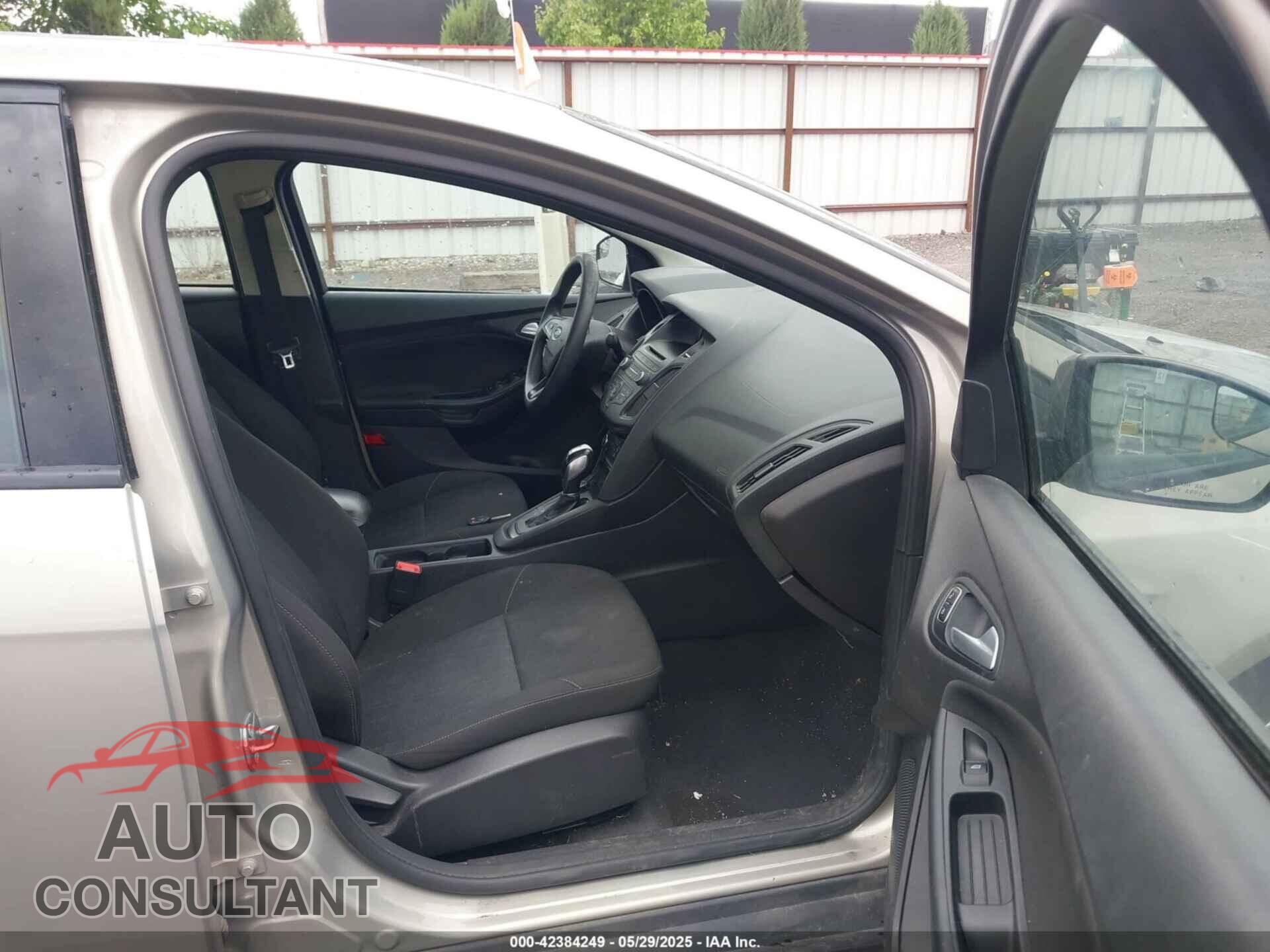 FORD FOCUS 2015 - 1FADP3F28FL201388