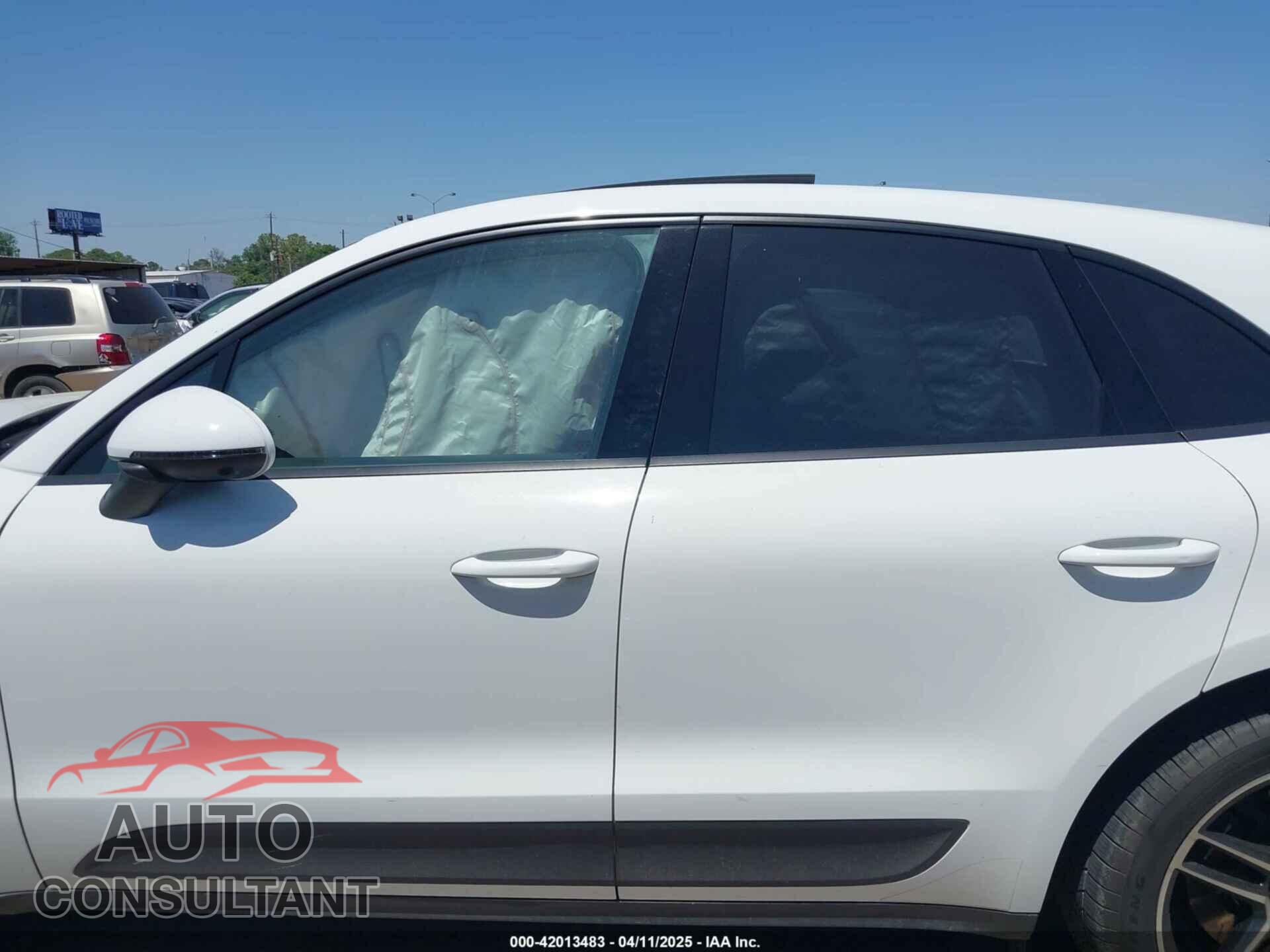 PORSCHE MACAN 2021 - WP1AA2A59MLB00947