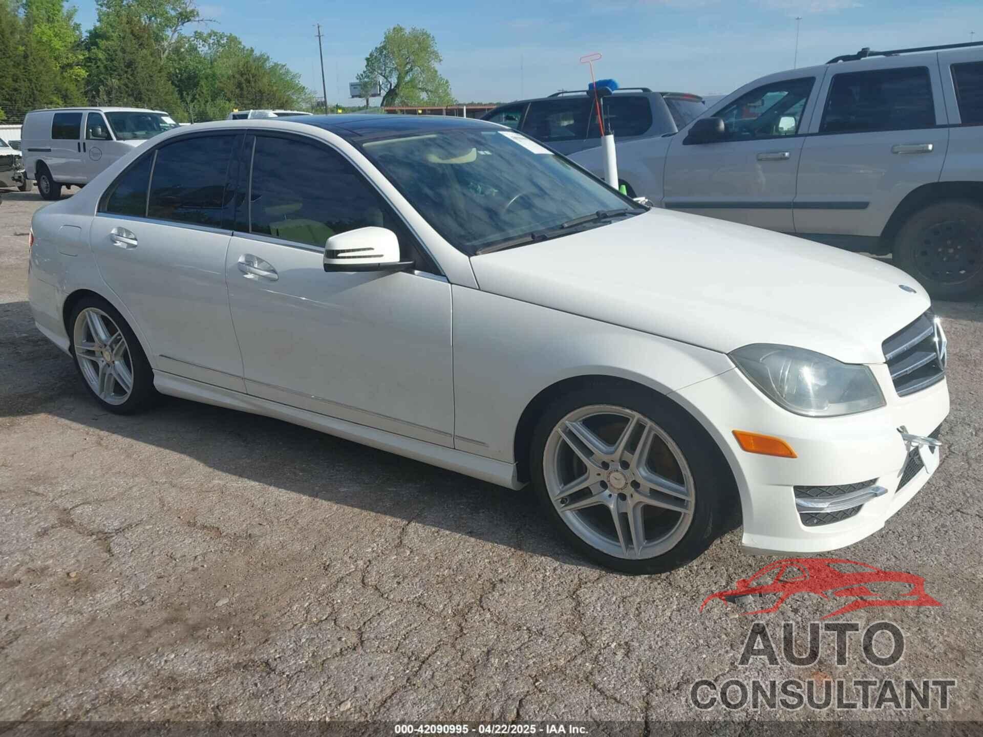 MERCEDES-BENZ C 300 2014 - WDDGF8AB4ER303108