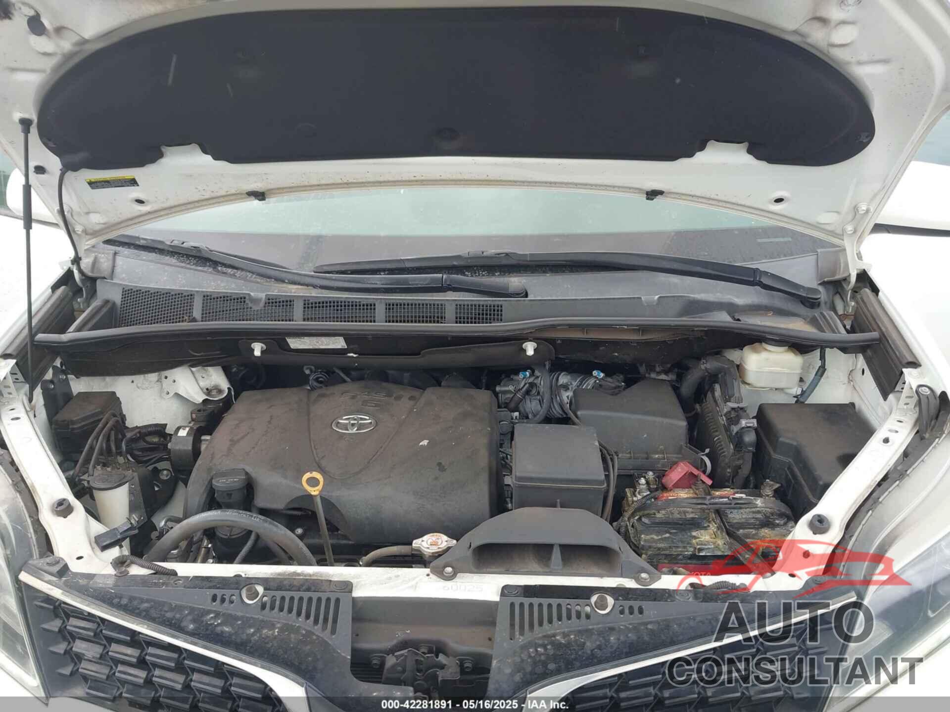 TOYOTA SIENNA 2019 - 5TDXZ3DC0KS990321