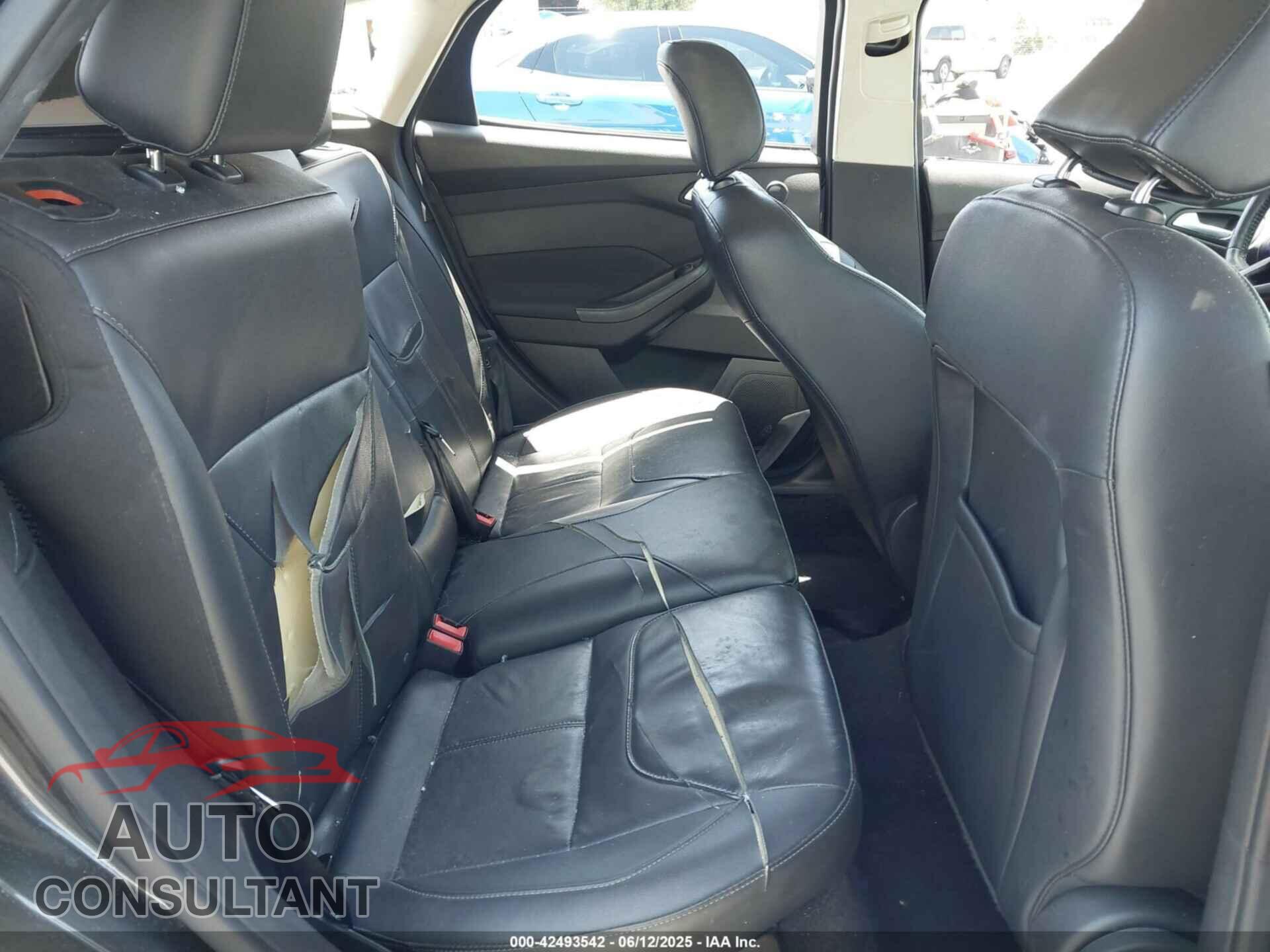 FORD FOCUS 2015 - 1FADP3N27FL380525