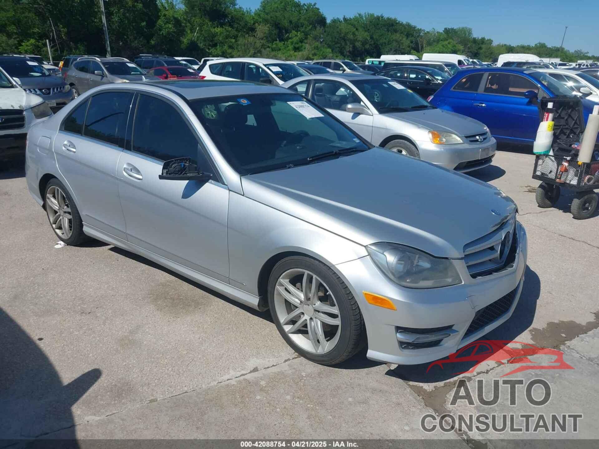 MERCEDES-BENZ C 250 2013 - WDDGF4HB4DR267627