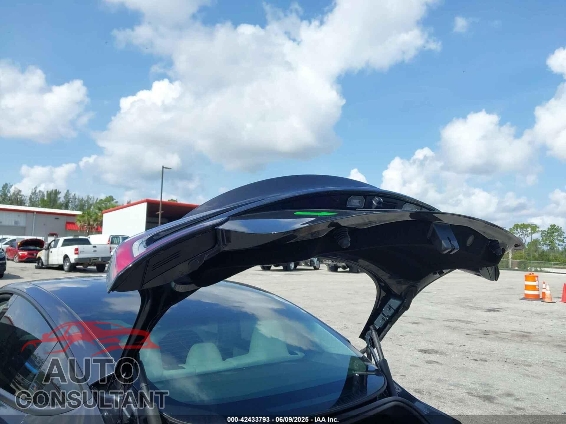 TESLA MODEL 3 2025 - 5YJ3E1EA7SF940208