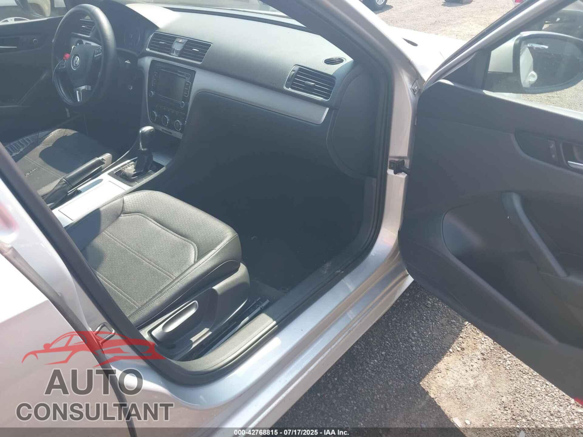 VOLKSWAGEN PASSAT 2012 - 1VWBP7A3XCC048692