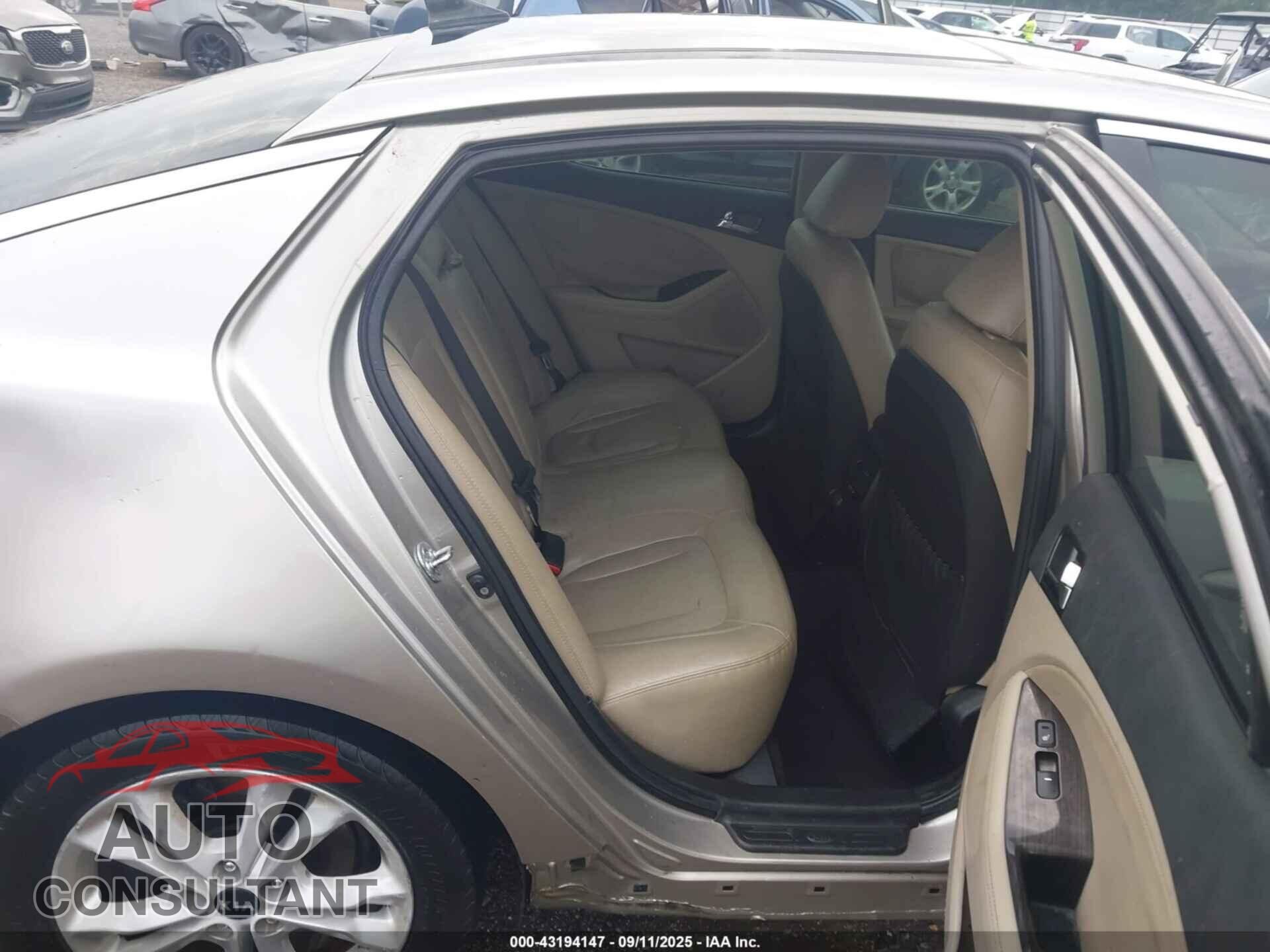 KIA OPTIMA 2011 - KNAGN4A67B5162477