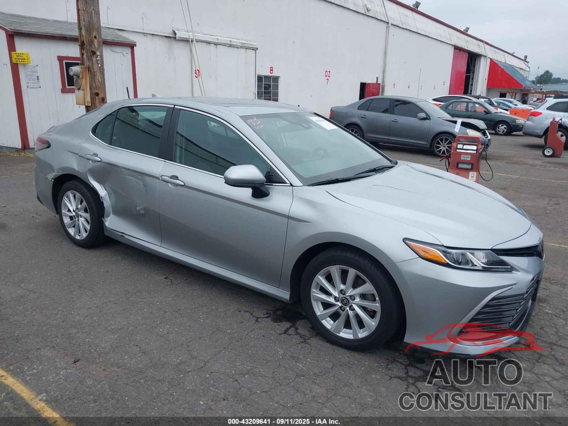 TOYOTA CAMRY 2022 - 4T1C11BK4NU071552