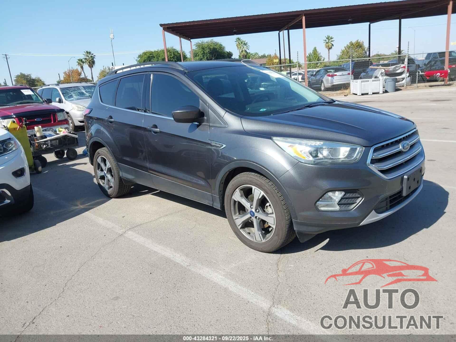 FORD ESCAPE 2017 - 1FMCU0GD2HUC80708