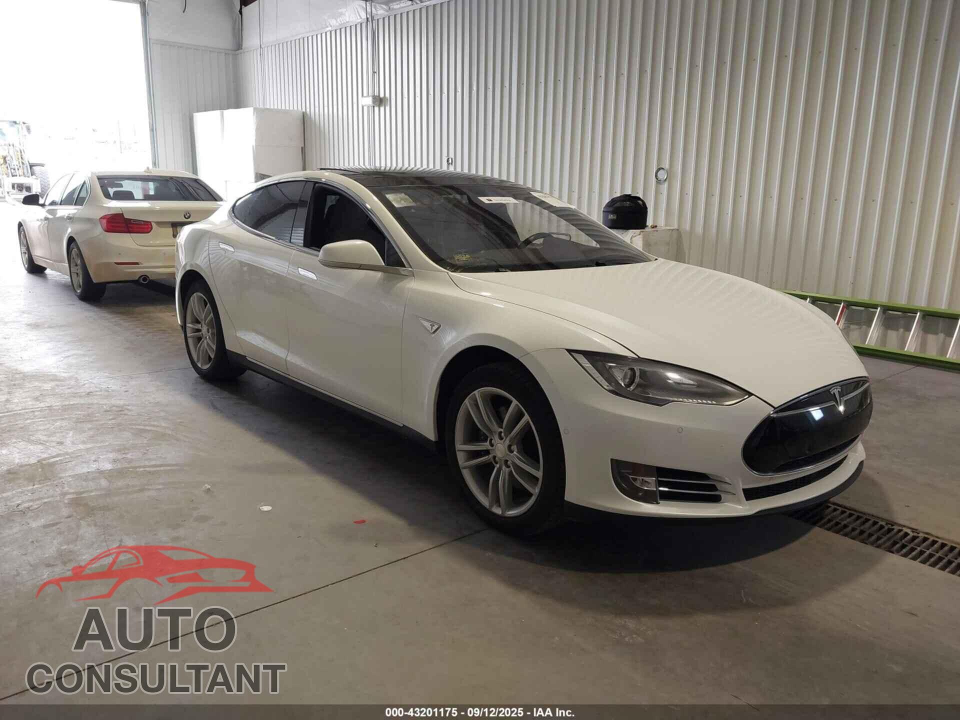 TESLA MODEL S 2015 - 5YJSA1E27FF112701