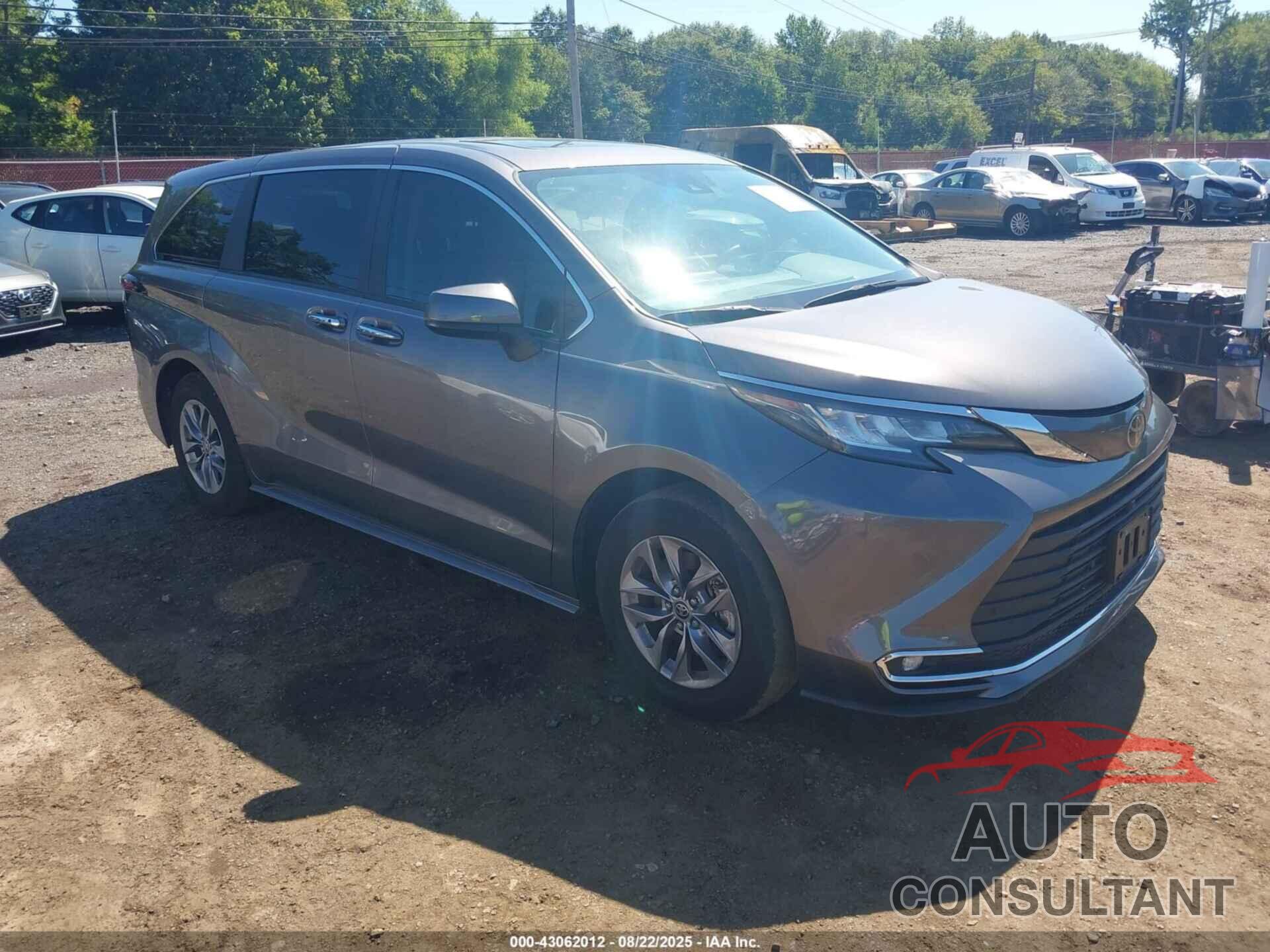 TOYOTA SIENNA 2023 - 5TDYRKEC4PS144701