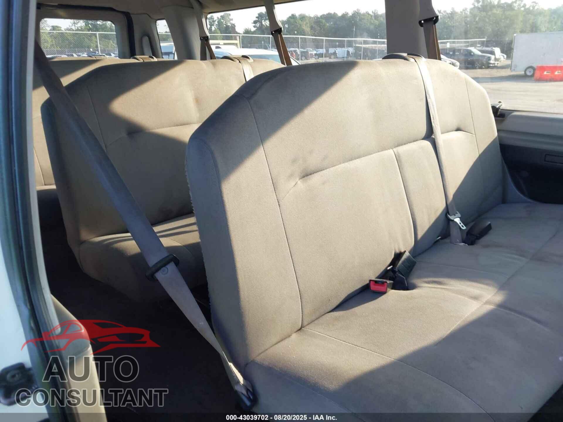 FORD E-350 SUPER DUTY 2011 - 1FBSS3BL7BDB07848
