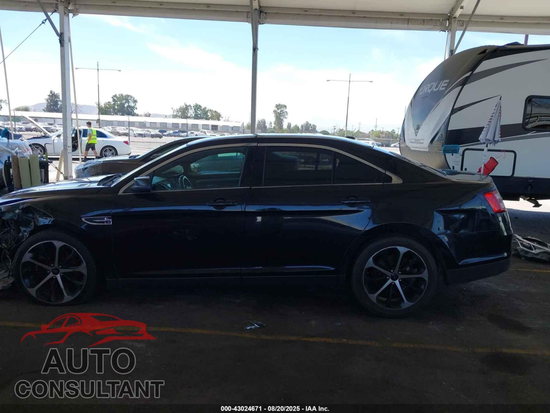 FORD TAURUS 2015 - 1FAHP2E87FG127732