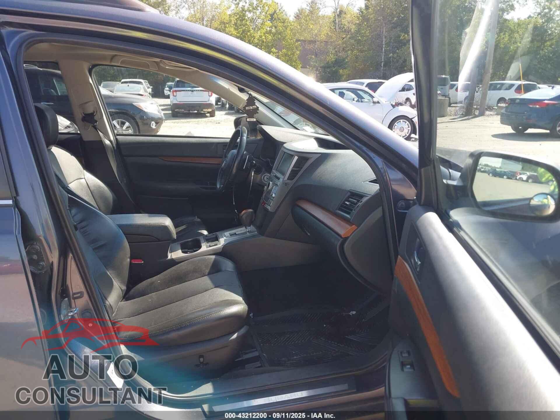 SUBARU OUTBACK 2013 - 4S4BRBLC9D3300927