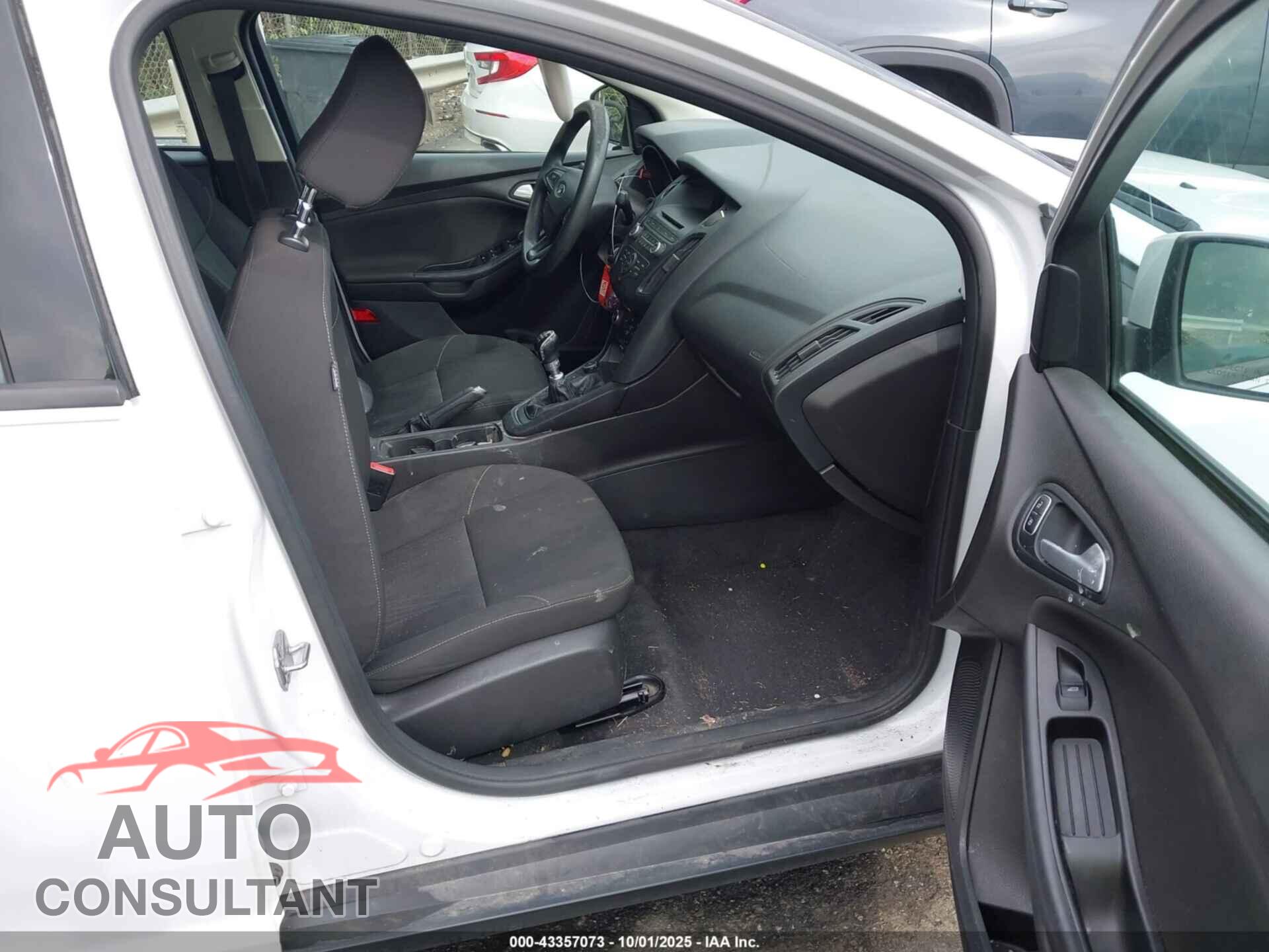 FORD FOCUS 2015 - 1FADP3FE2FL286111