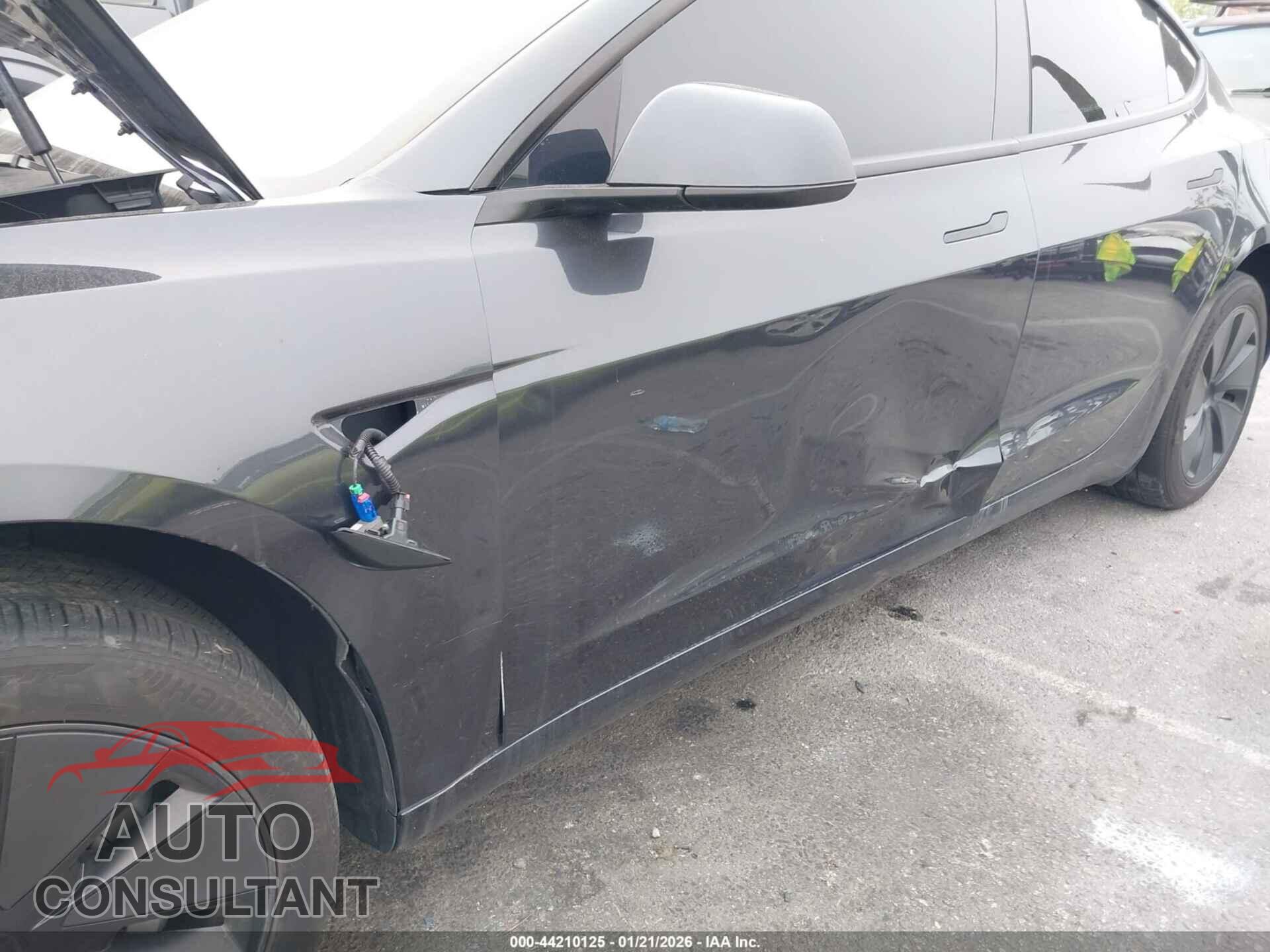 TESLA MODEL 3 2024 - 5YJ3E1EA0RF747862