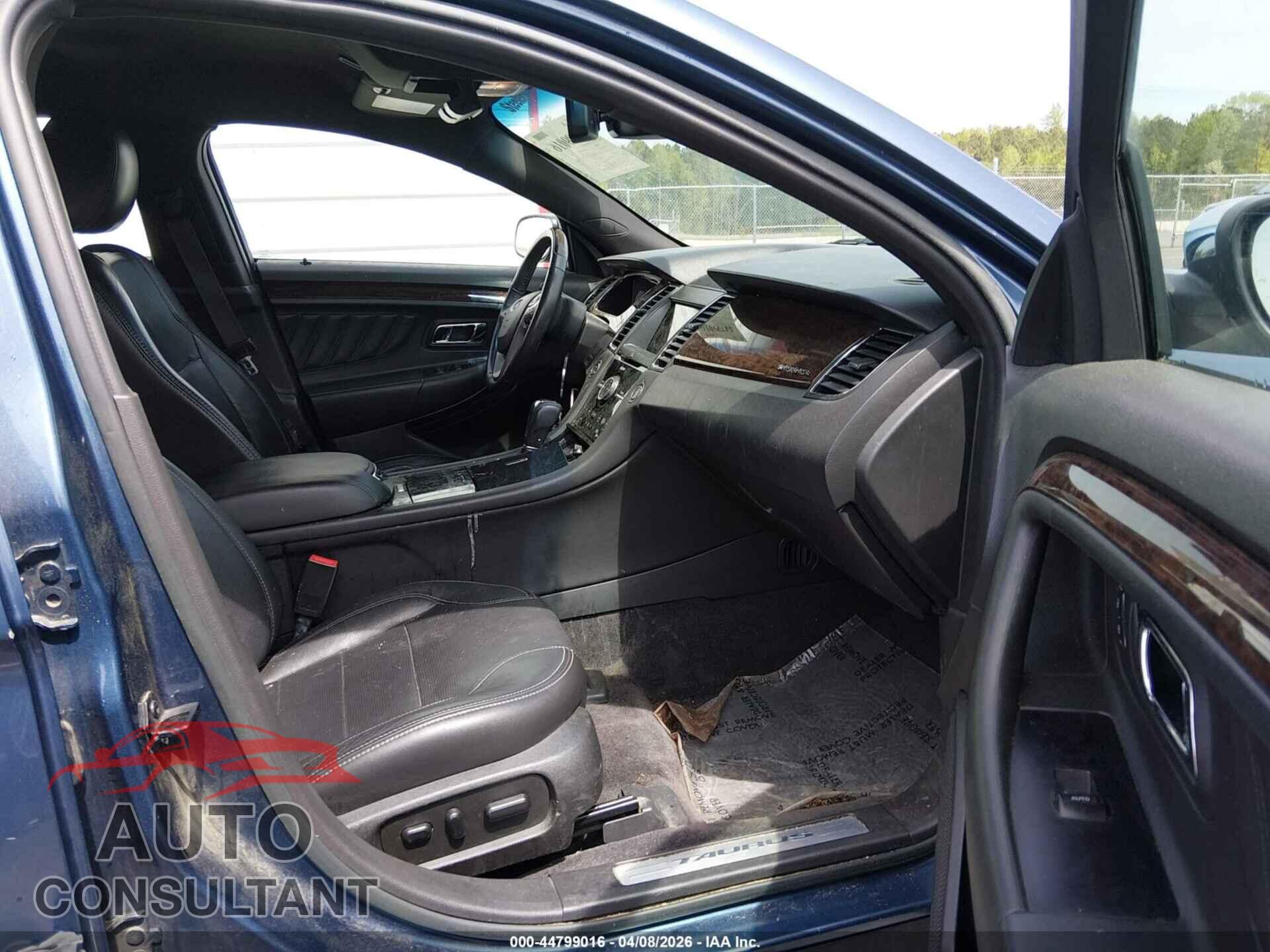 FORD TAURUS 2018 - 1FAHP2F85JG102268