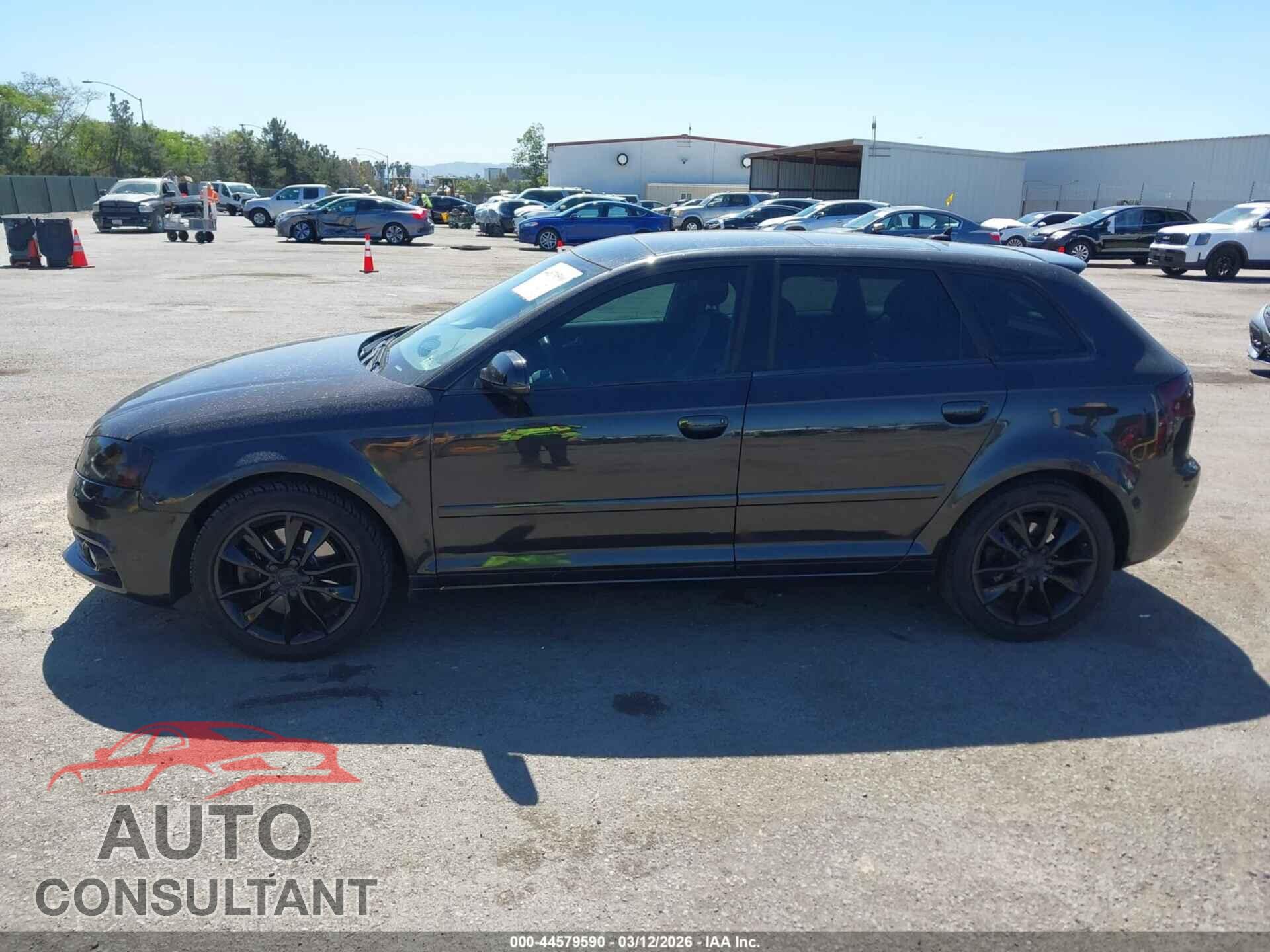 AUDI A3 2013 - WAUBEAFM8DA001548