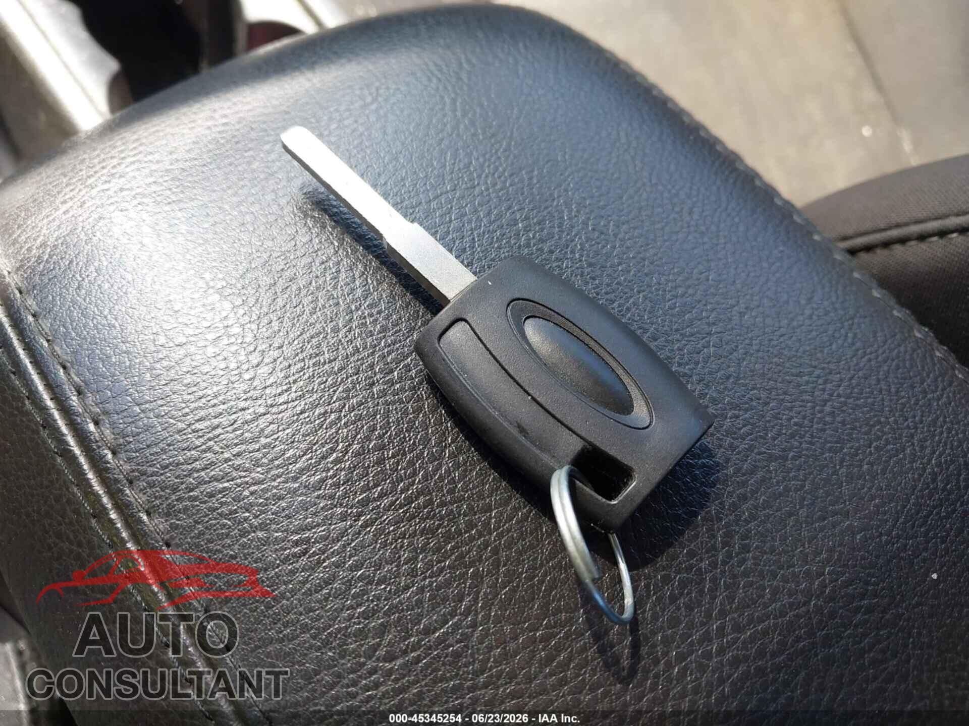 FORD FOCUS 2018 - 1FADP3FEXJL332602
