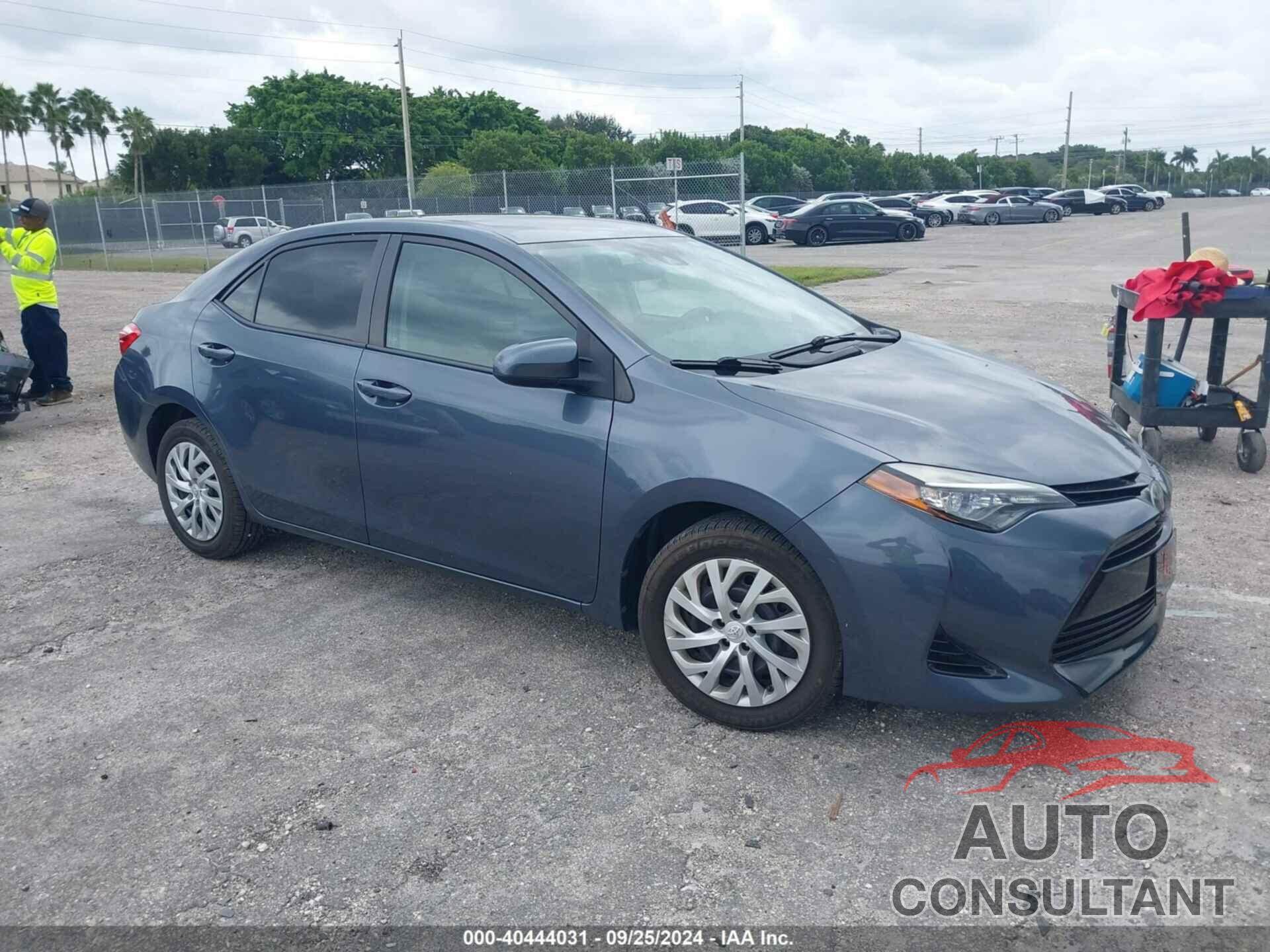 TOYOTA COROLLA 2017 - 5YFBURHE2HP623770