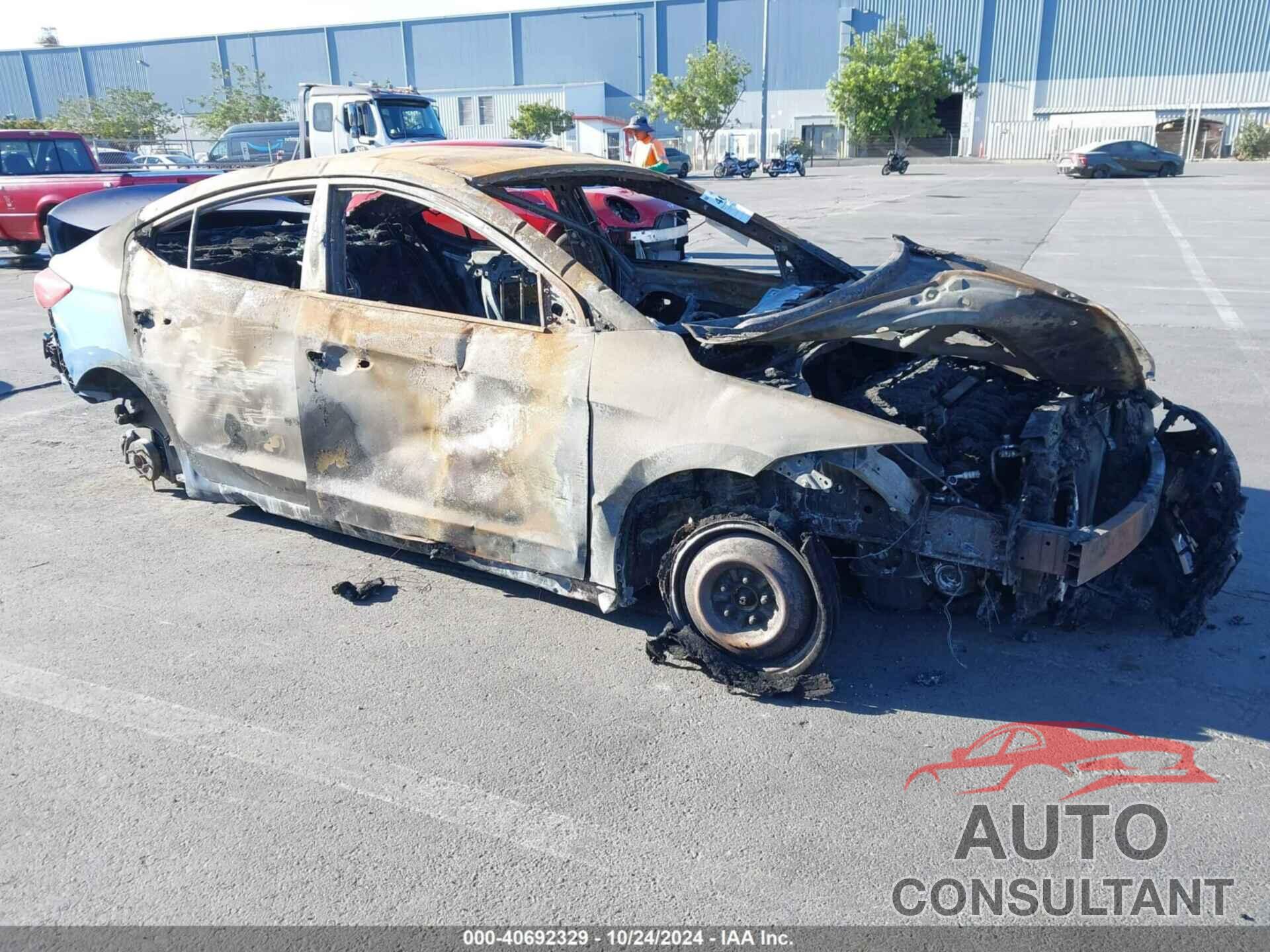 HYUNDAI ELANTRA 2018 - 5NPD84LF2JH351594