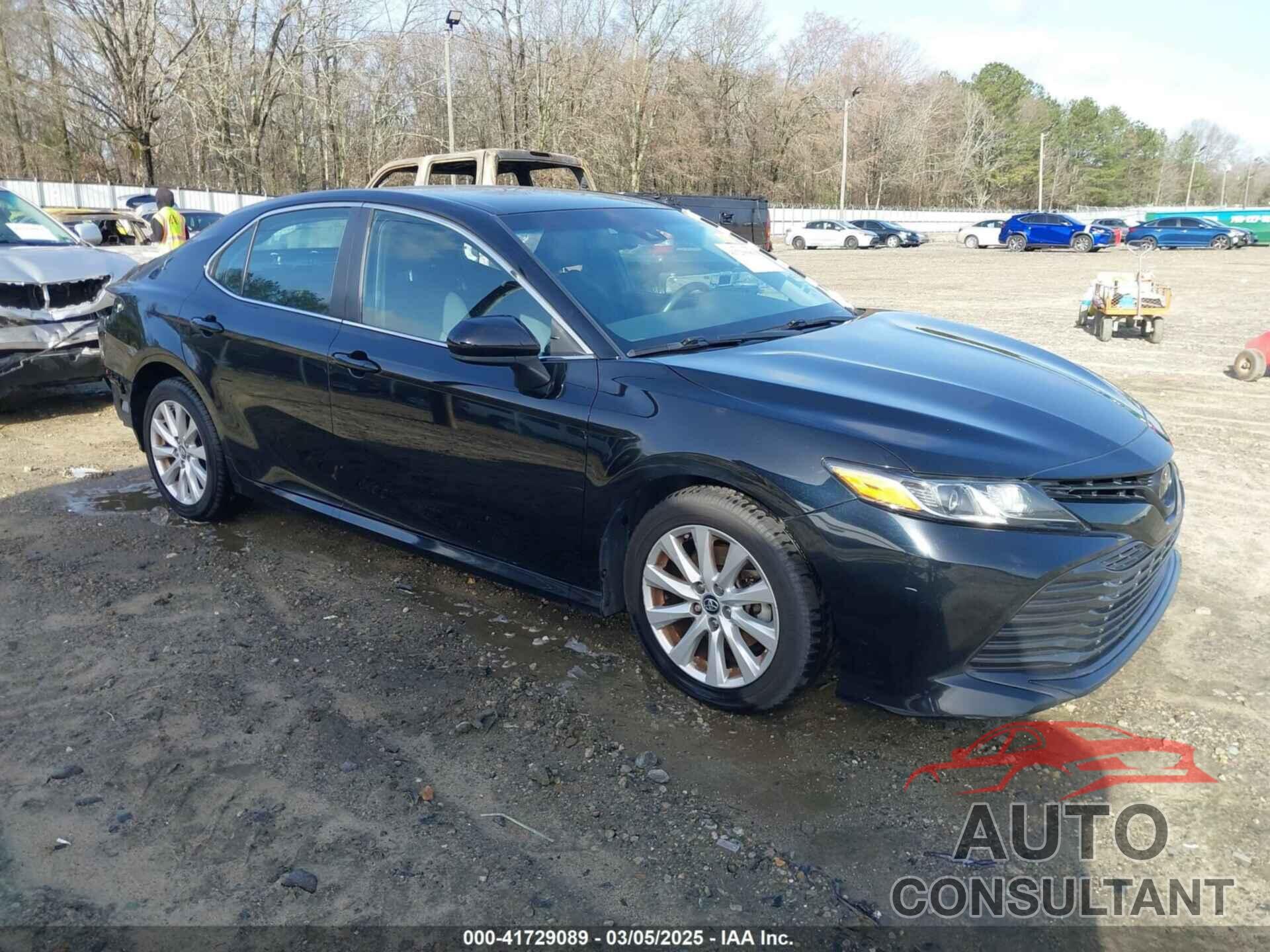 TOYOTA CAMRY 2018 - 4T1B11HK1JU673256