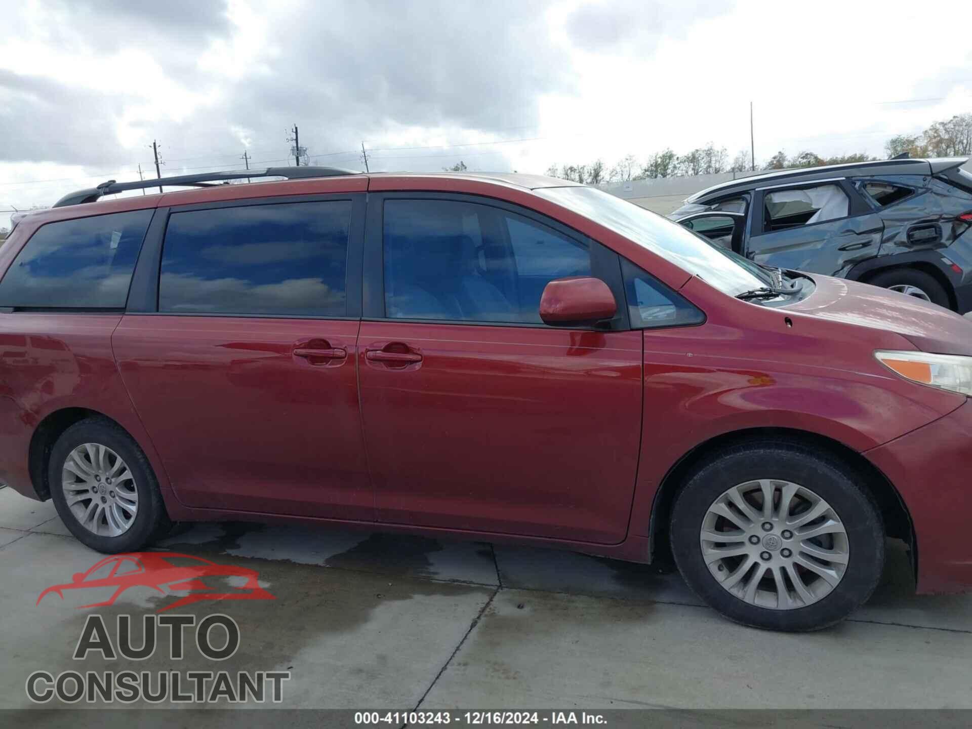 TOYOTA SIENNA 2013 - 5TDYK3DC8DS357108