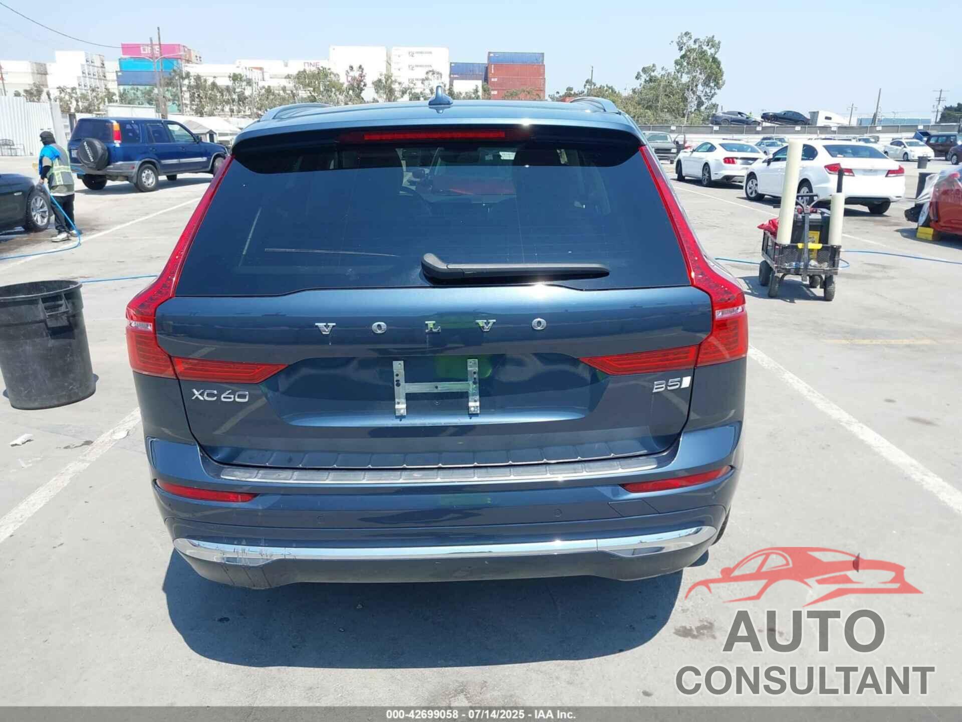 VOLVO XC60 2023 - YV4L12DA8P1226720