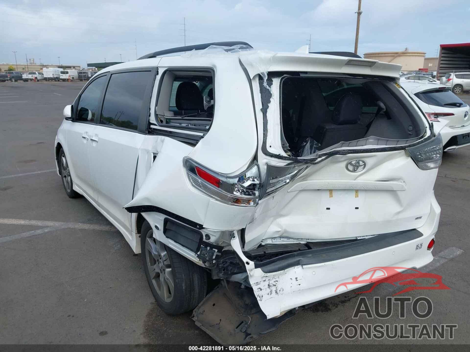 TOYOTA SIENNA 2019 - 5TDXZ3DC0KS990321