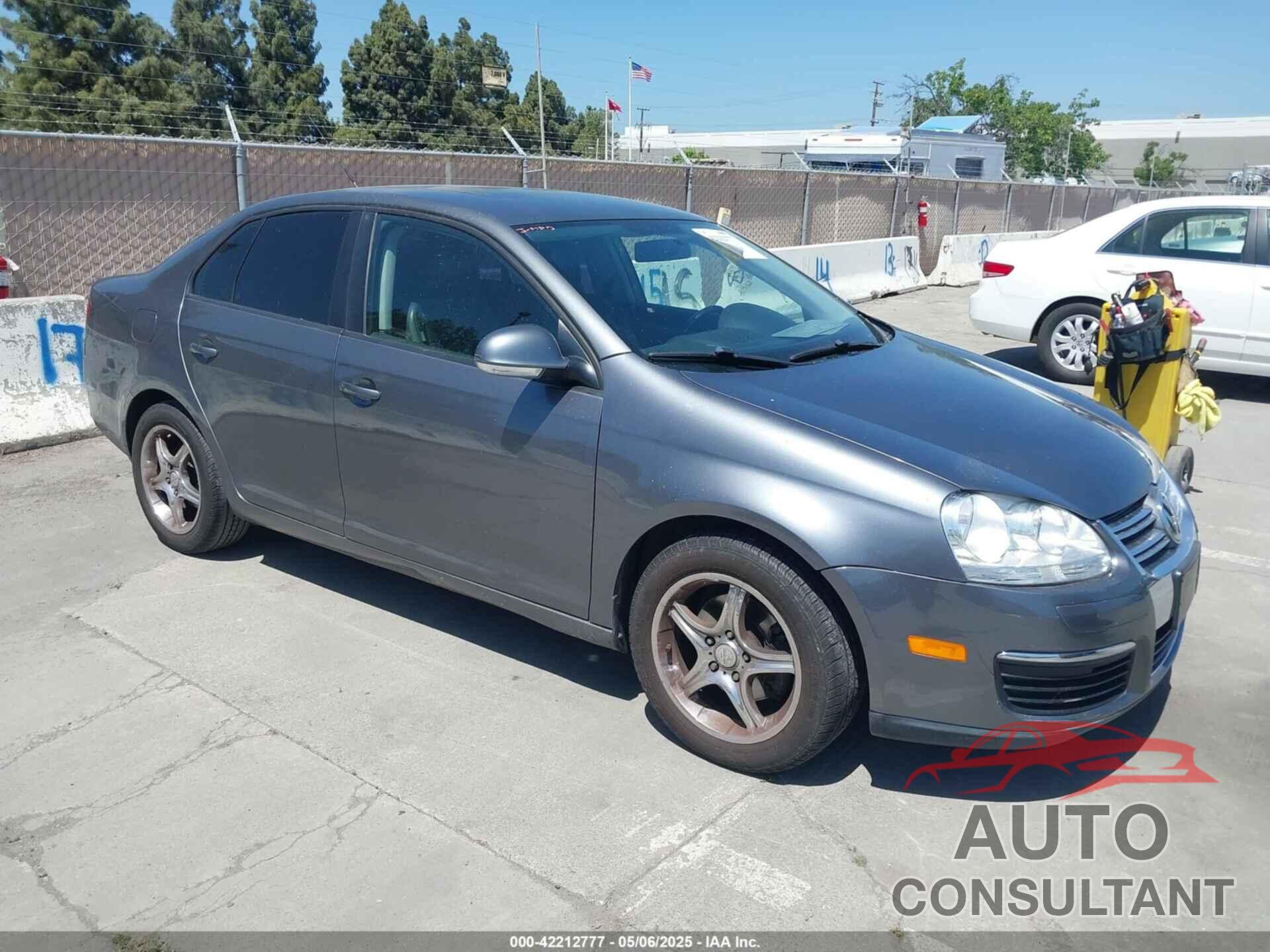 VOLKSWAGEN JETTA 2010 - 3VWRZ7AJ9AM153873