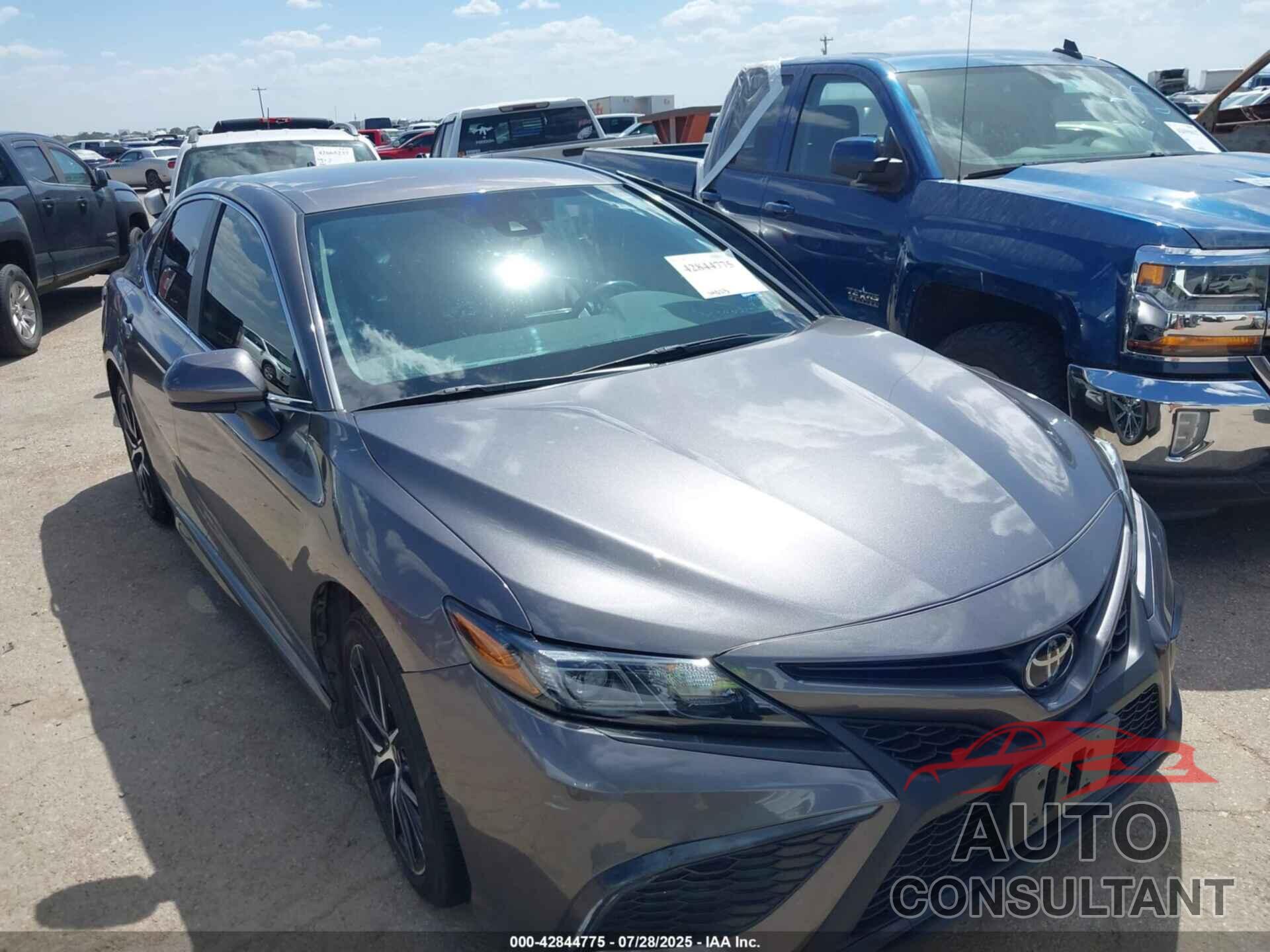 TOYOTA CAMRY 2021 - 4T1G11AK5MU438900