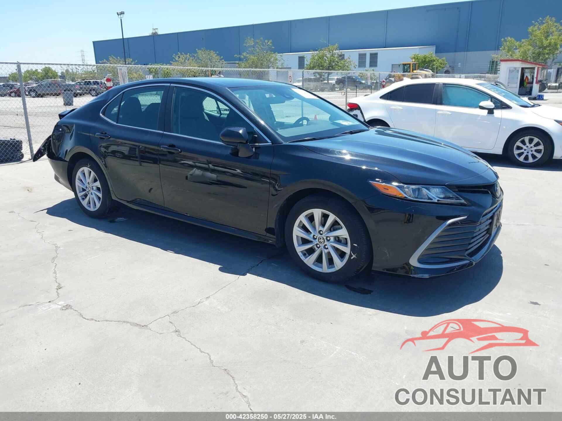 TOYOTA CAMRY 2022 - 4T1C11AKXNU047824