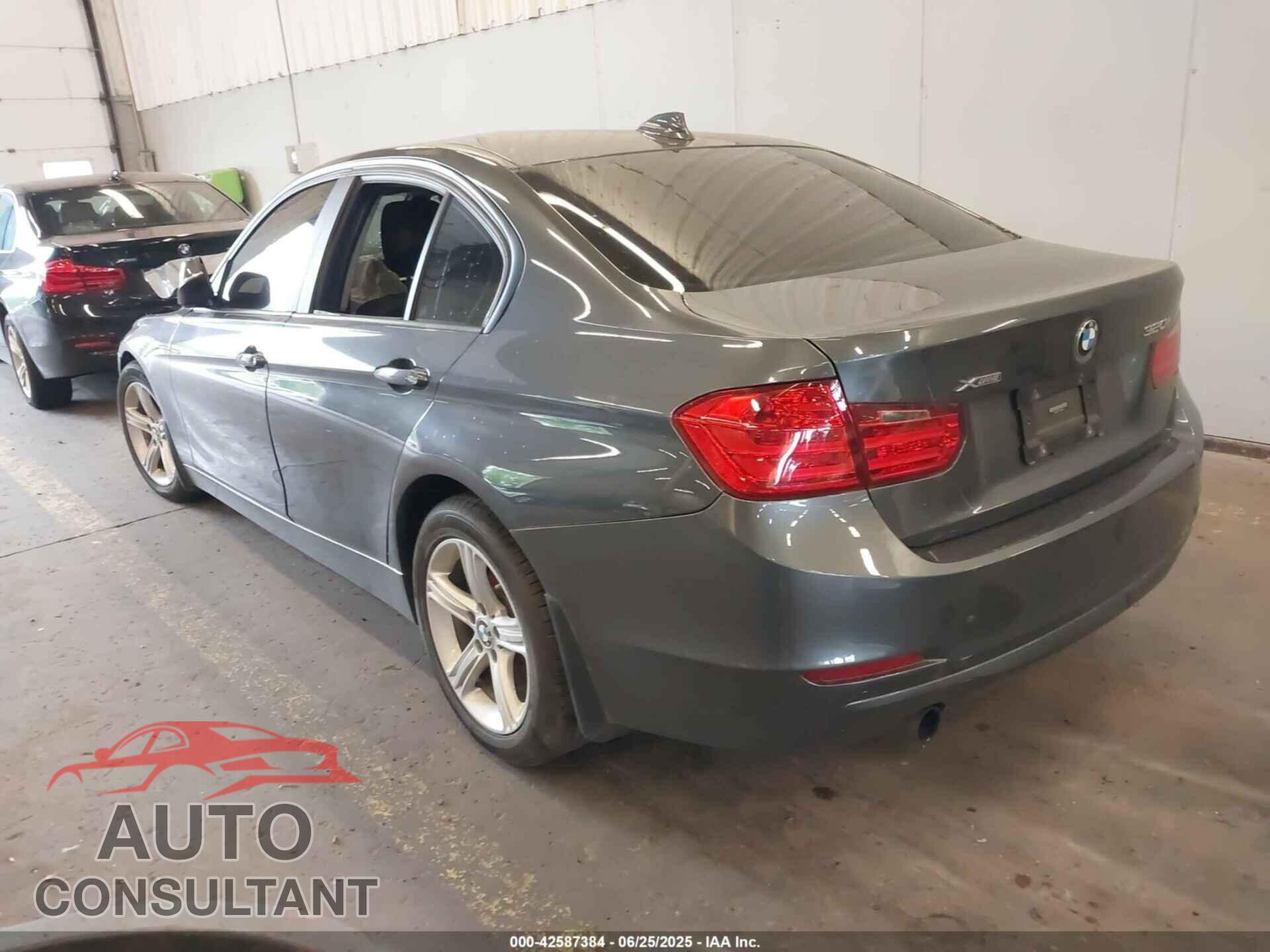 BMW 320I 2013 - WBA3C3C5XDF981998