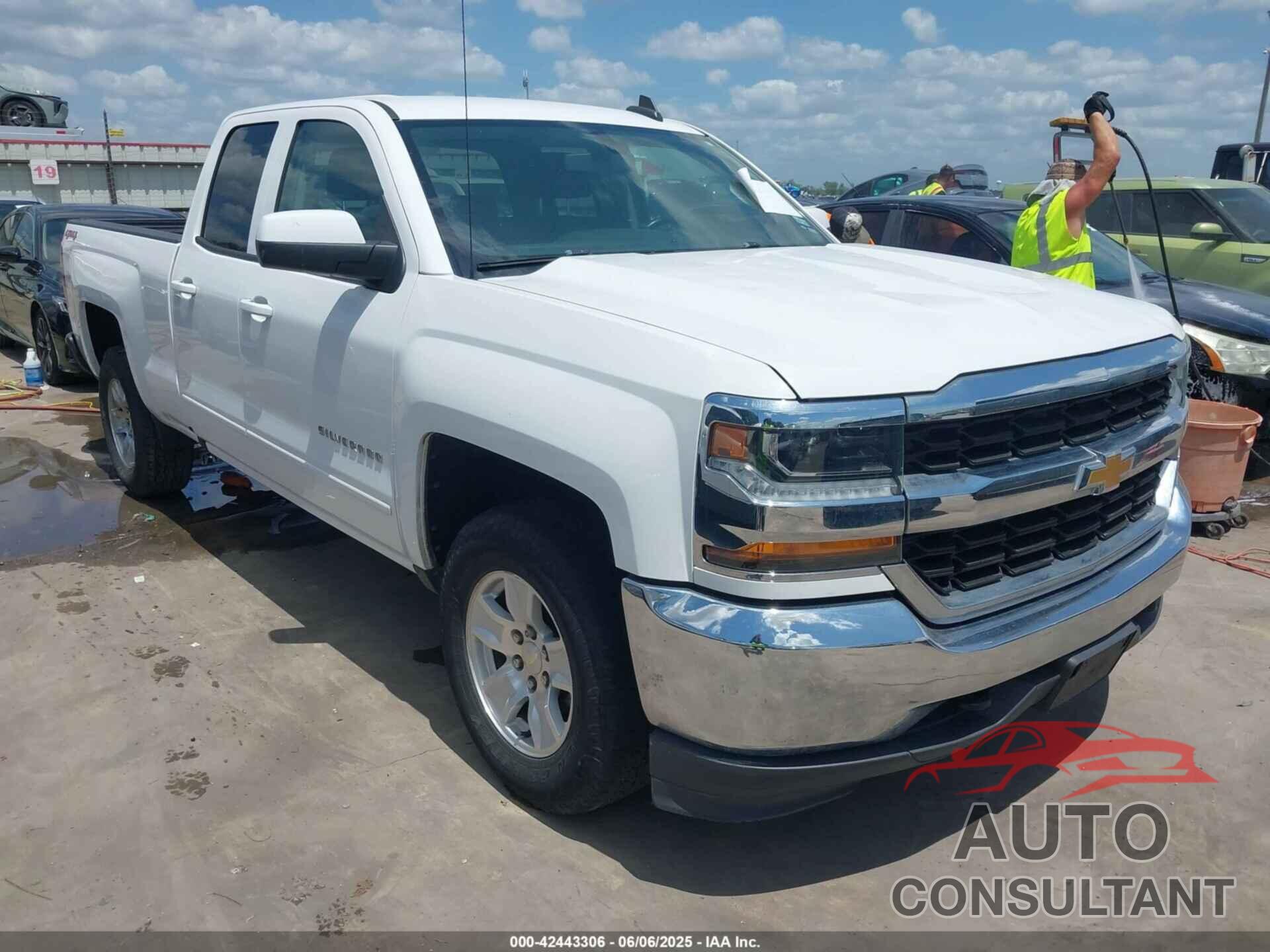 CHEVROLET SILVERADO 1500 2018 - 1GCVKRECXJZ153229