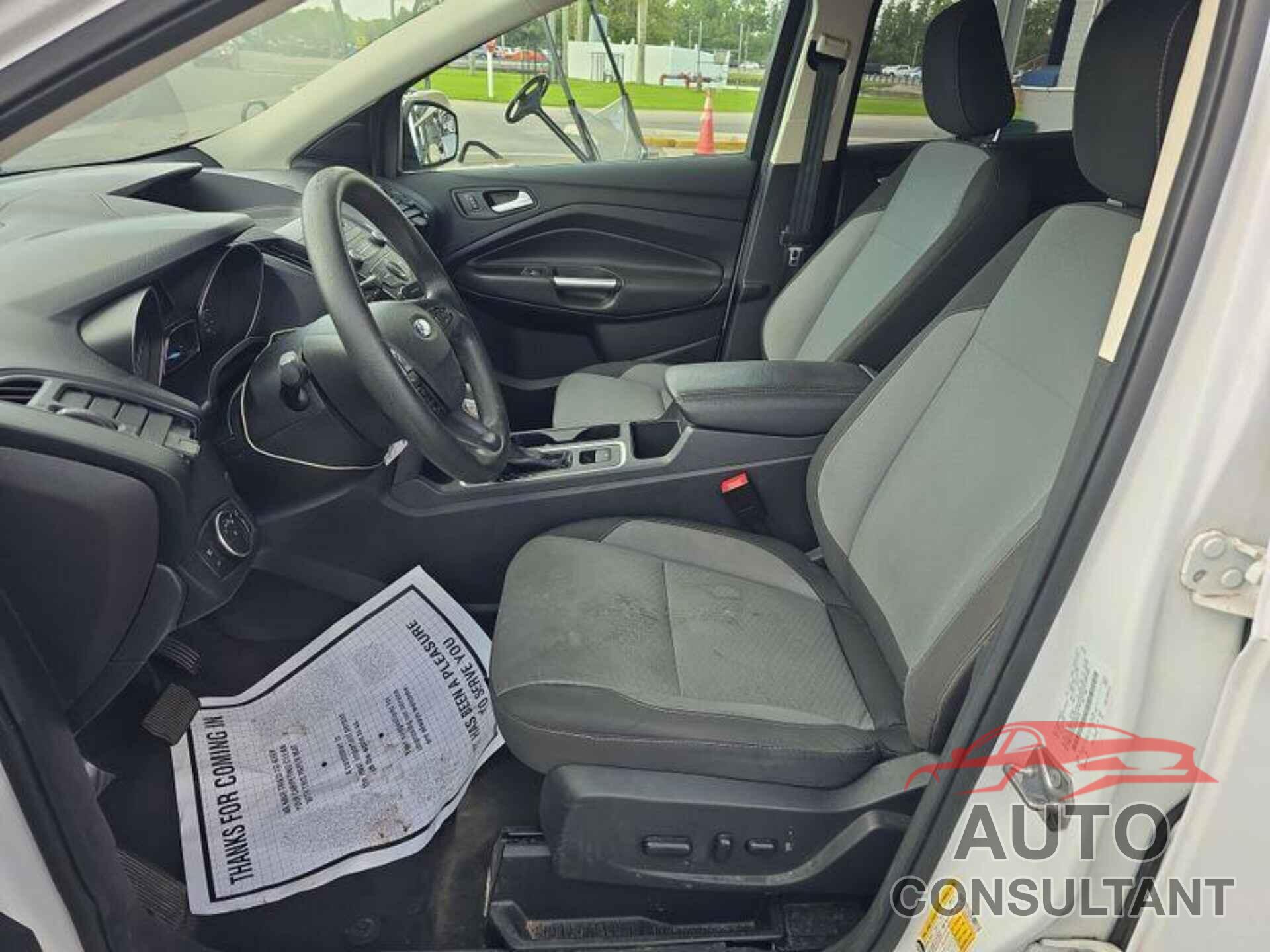 FORD ESCAPE 2018 - 1FMCU0GD5JUA75972