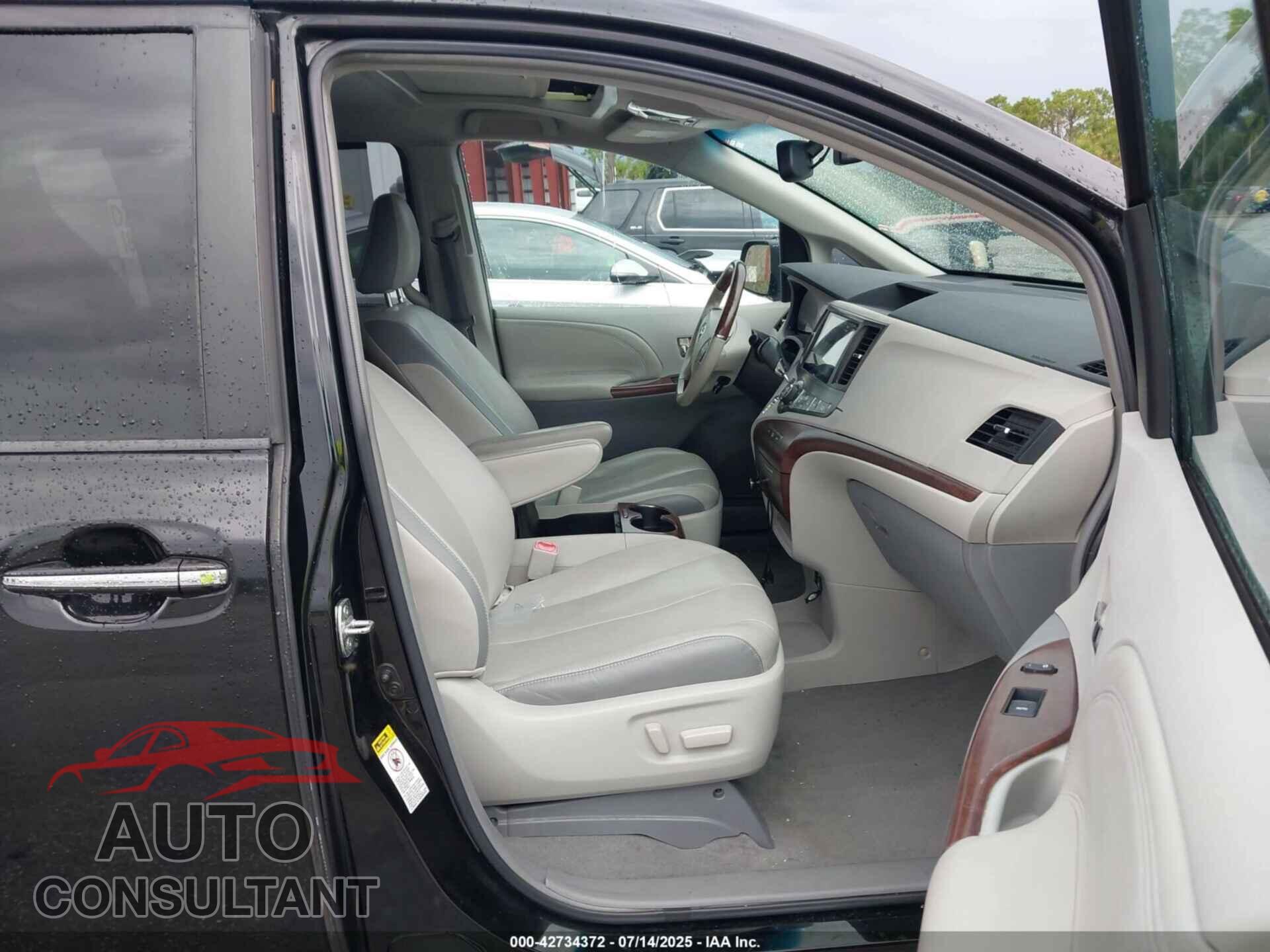 TOYOTA SIENNA 2011 - 5TDYK3DC4BS020769
