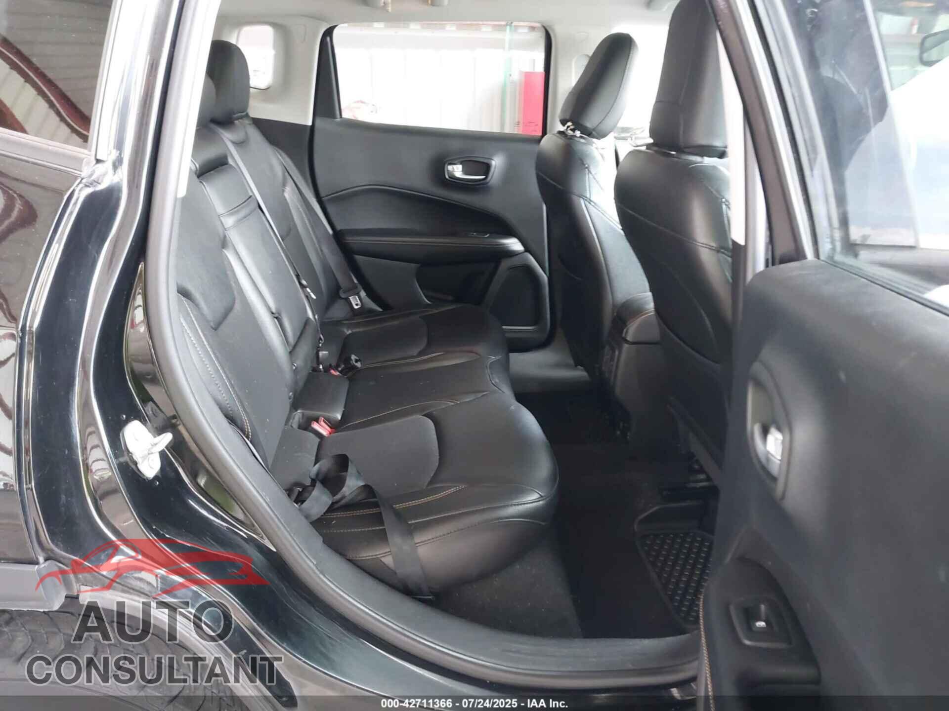 JEEP COMPASS 2018 - 3C4NJDBB4JT457018