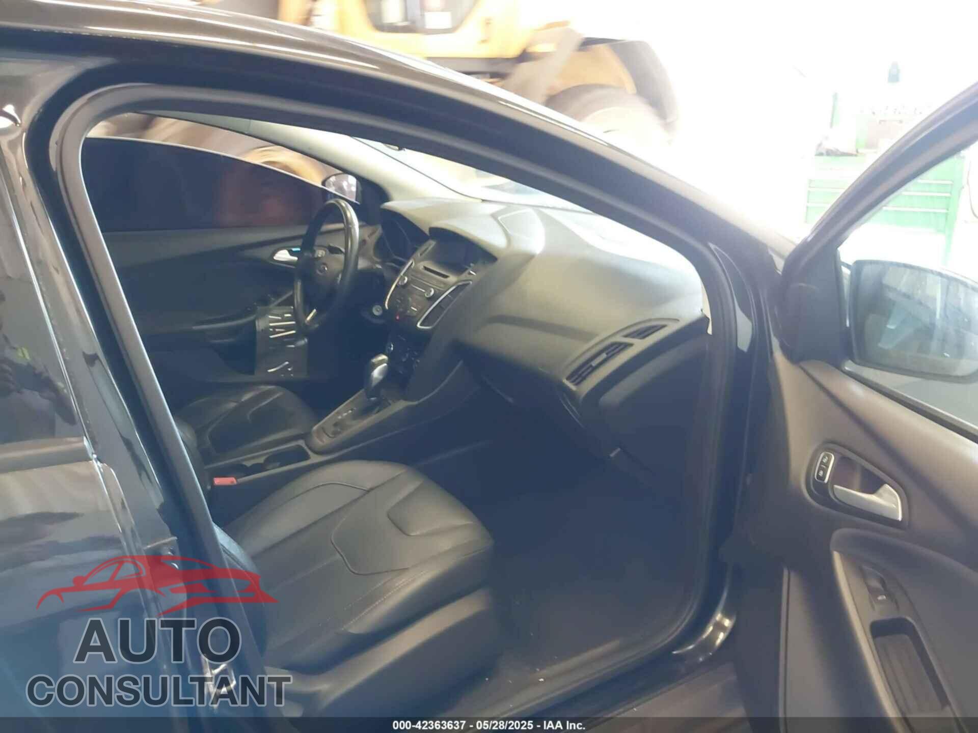 FORD FOCUS 2015 - 1FADP3F26FL330021
