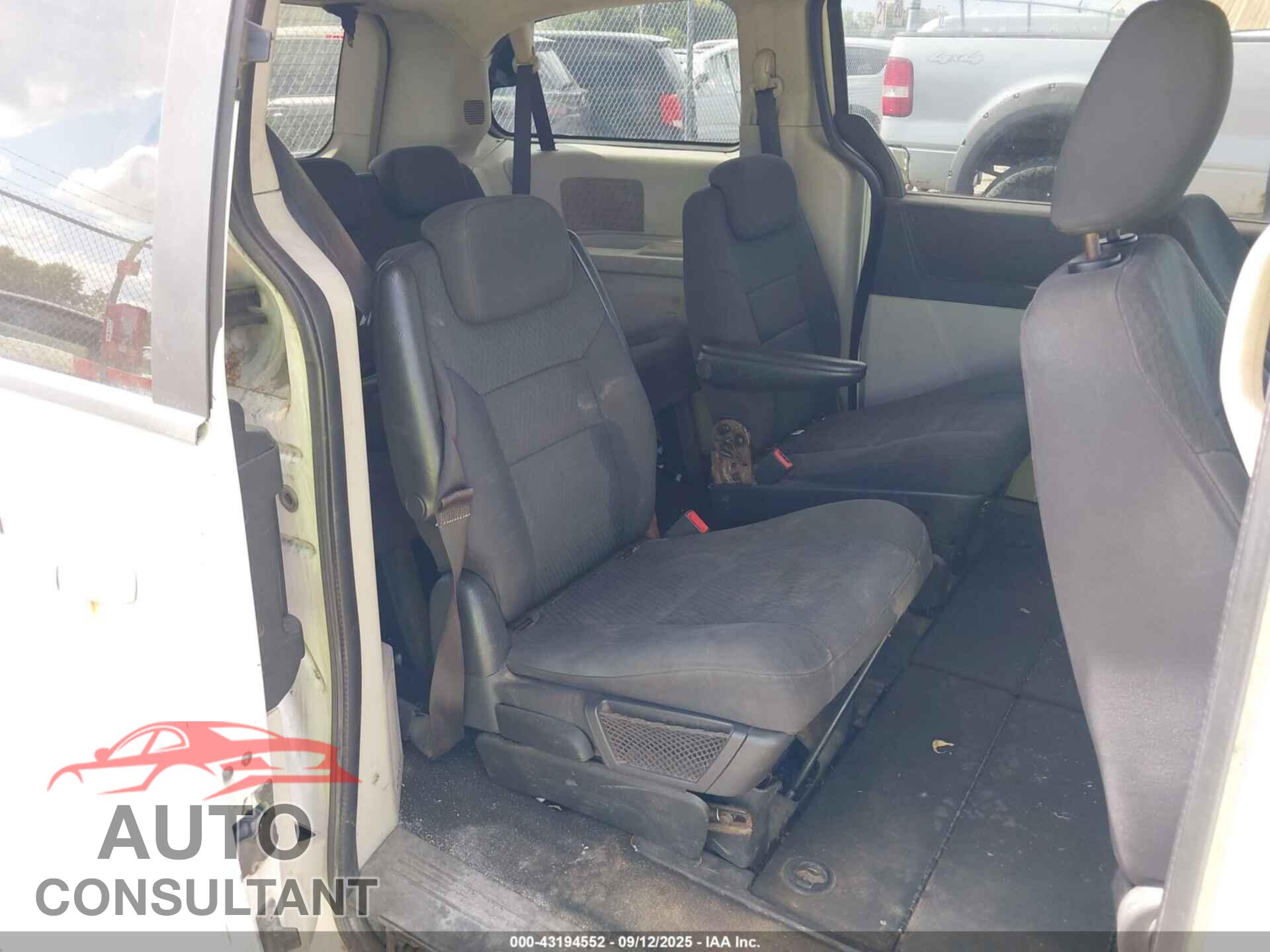 DODGE GRAND CARAVAN 2010 - 2D4RN4DE3AR263793
