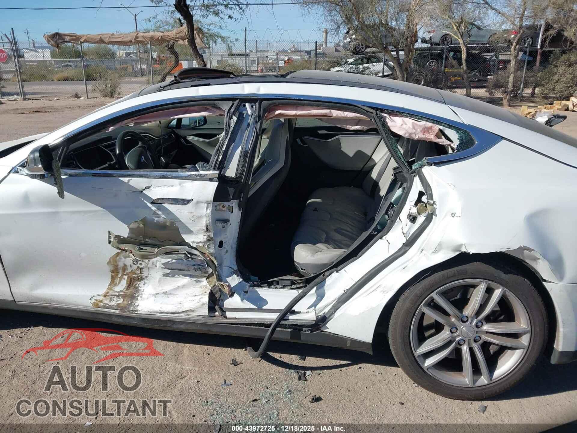 TESLA MODEL S 2013 - 5YJSA1DN9DFP04061