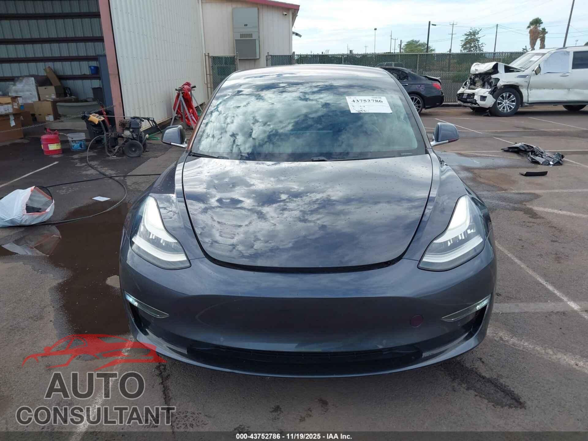 TESLA MODEL 3 2018 - 5YJ3E1EA4JF077513