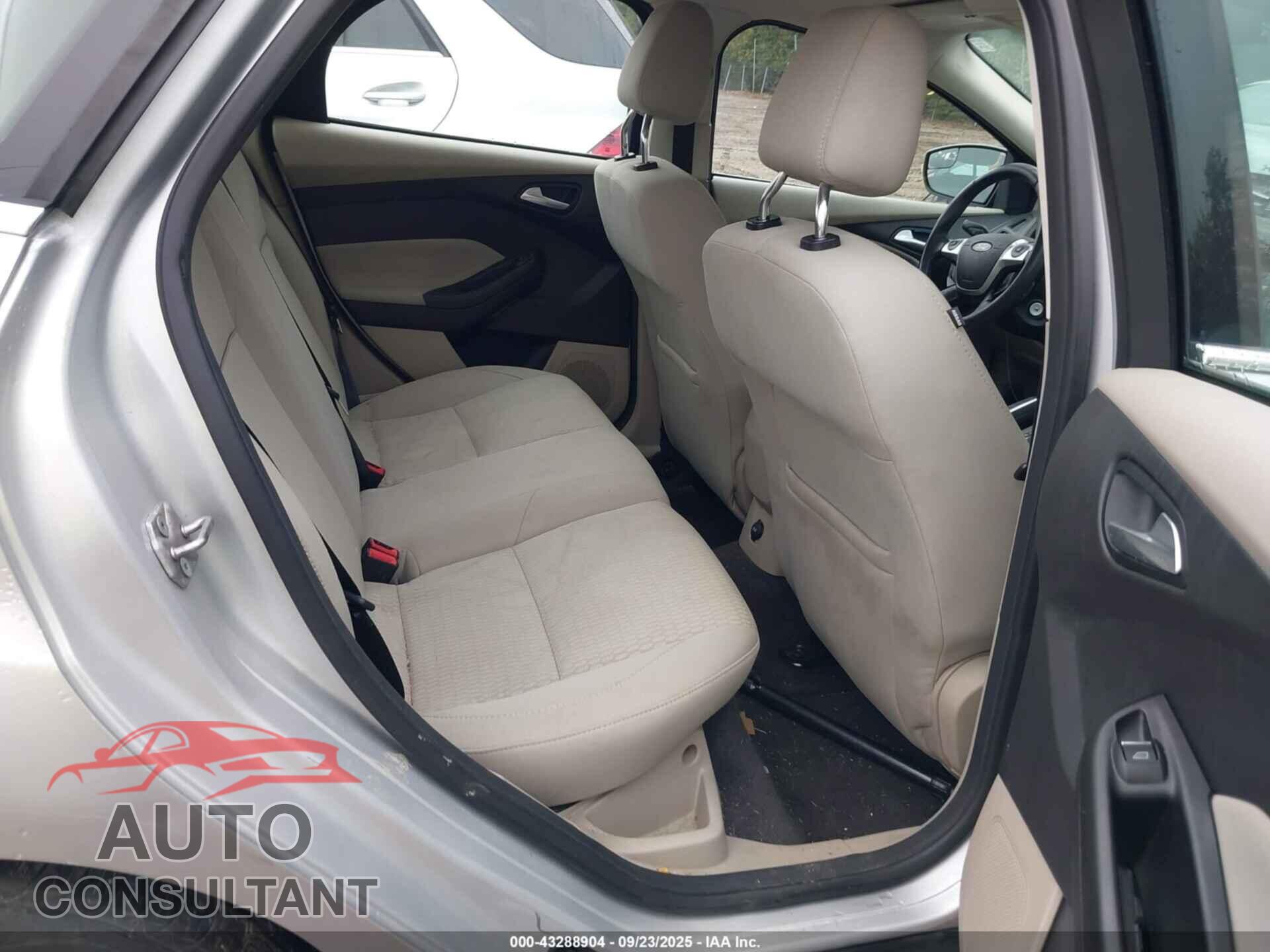 FORD FOCUS 2012 - 1FAHP3H2XCL192039