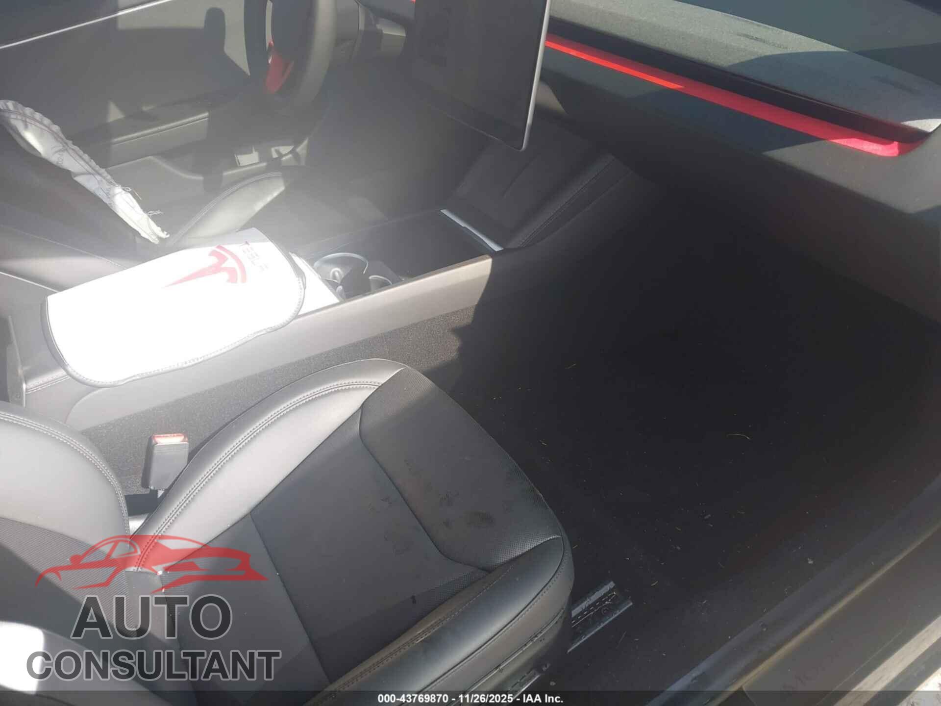 TESLA MODEL 3 2024 - 5YJ3E1EA8RF853203