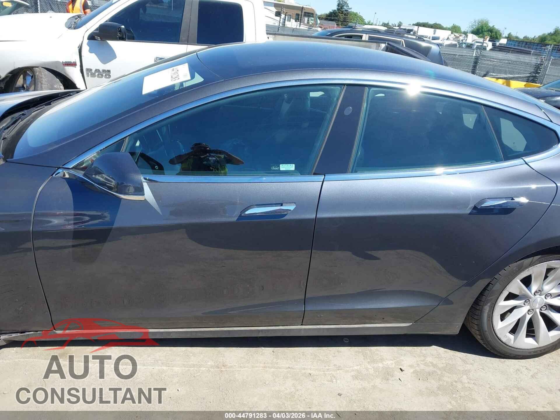 TESLA MODEL S 2017 - 5YJSA1E10HF206557