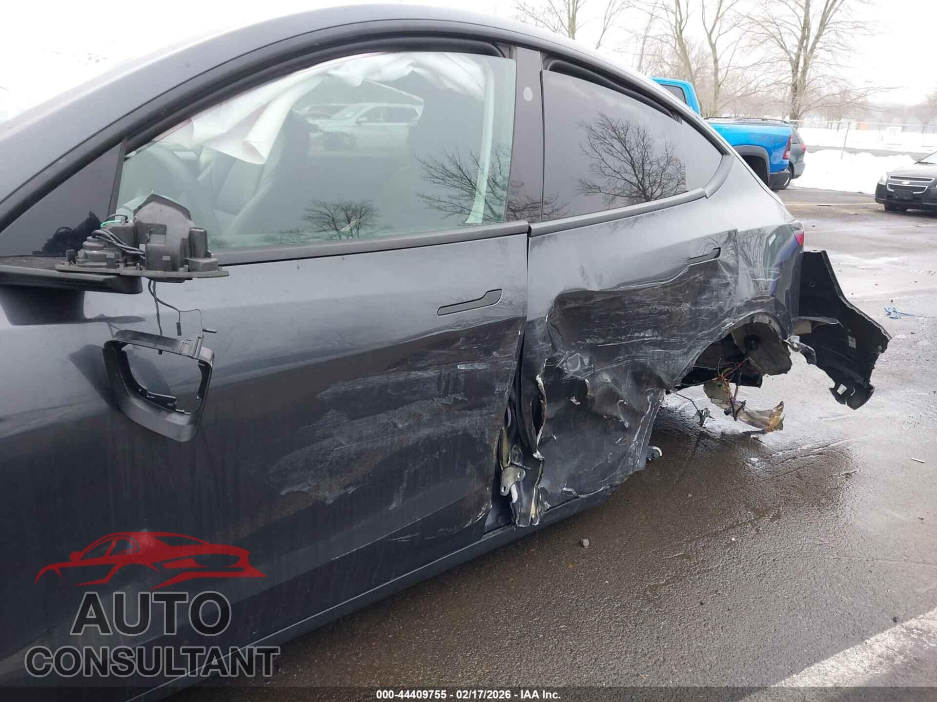 TESLA MODEL Y 2024 - 7SAYGAEE7RF027187
