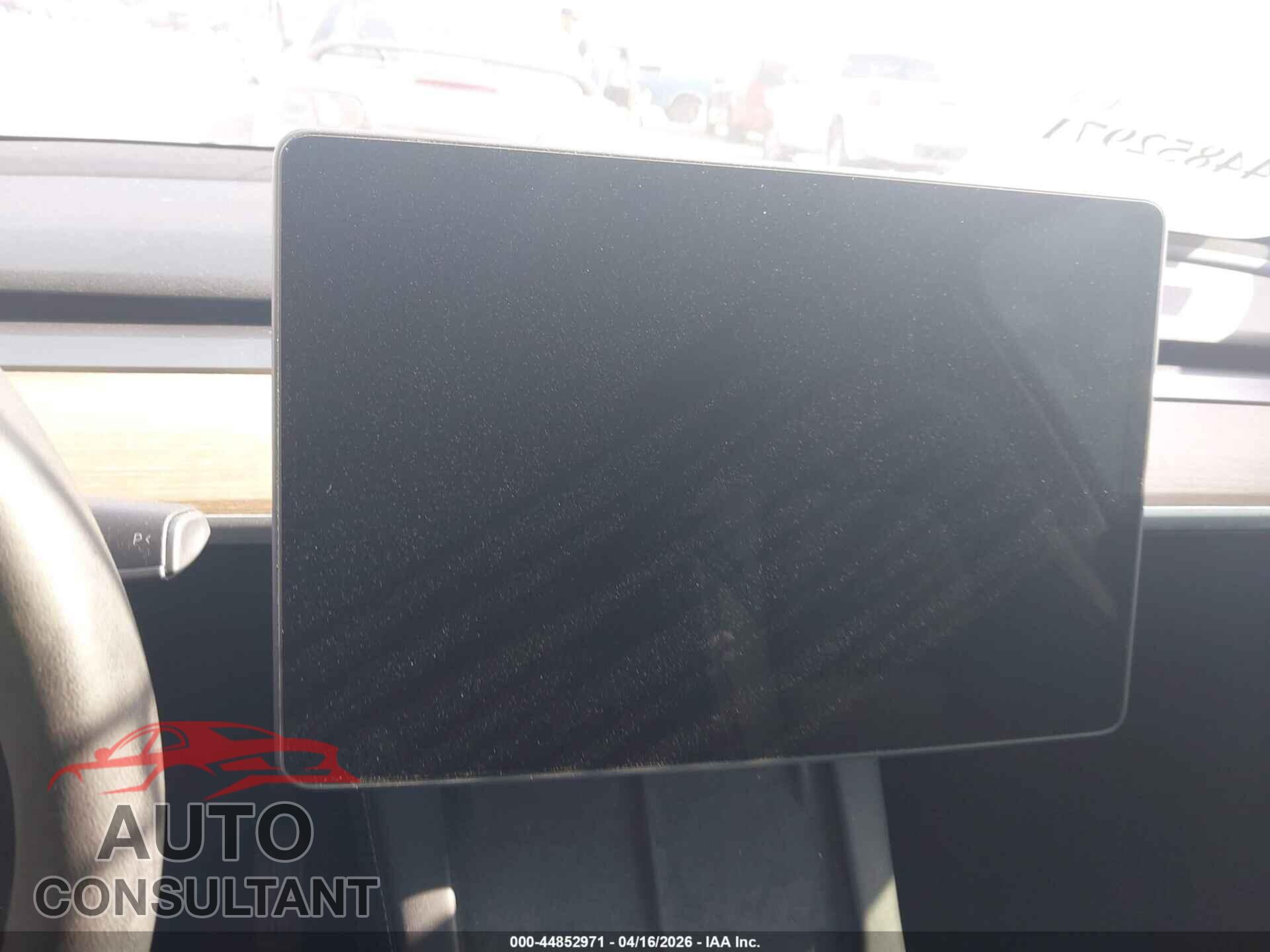 TESLA MODEL Y 2025 - 7SAYGDEE8SA359952