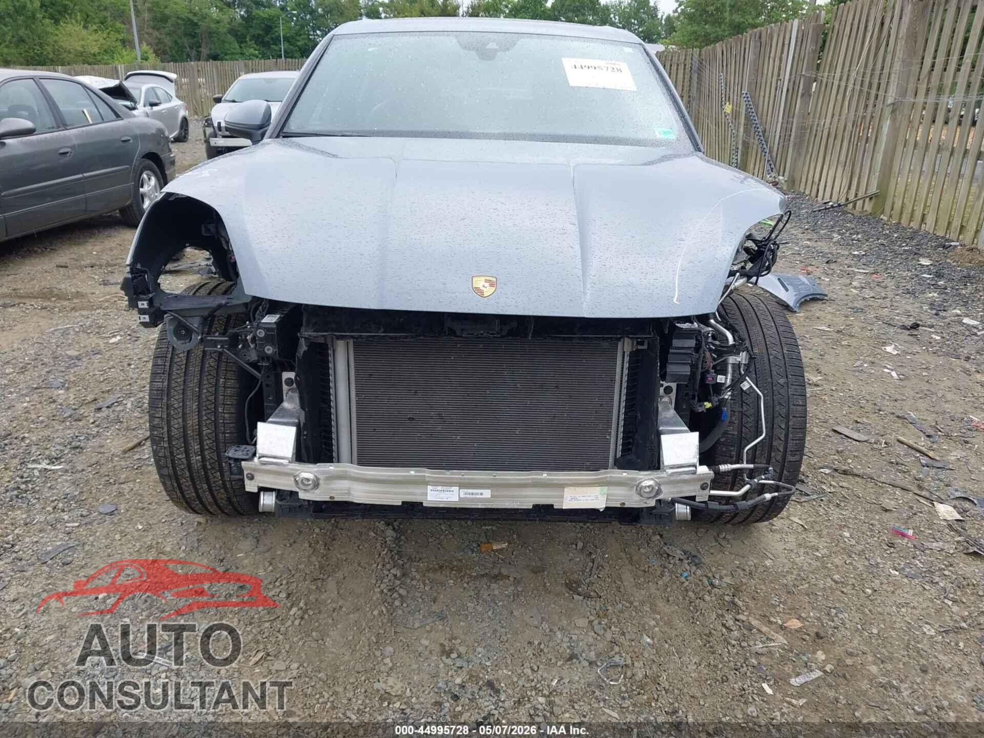 PORSCHE CAYENNE 2024 - WP1AA2AY9RDA11584