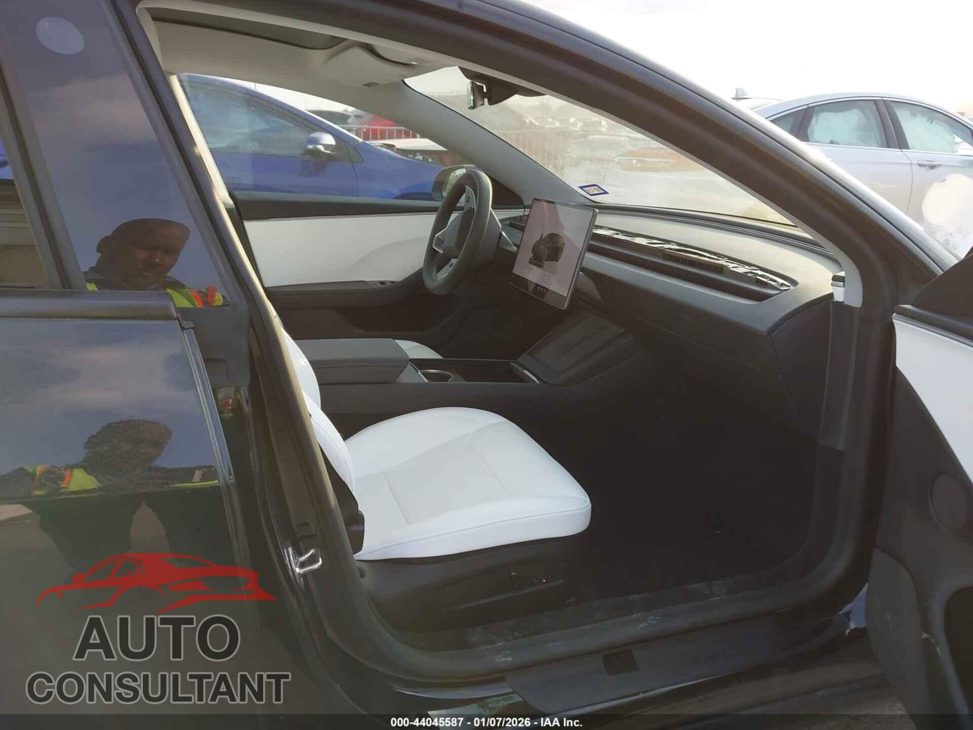 TESLA MODEL 3 2024 - 5YJ3E1EB2RF794562