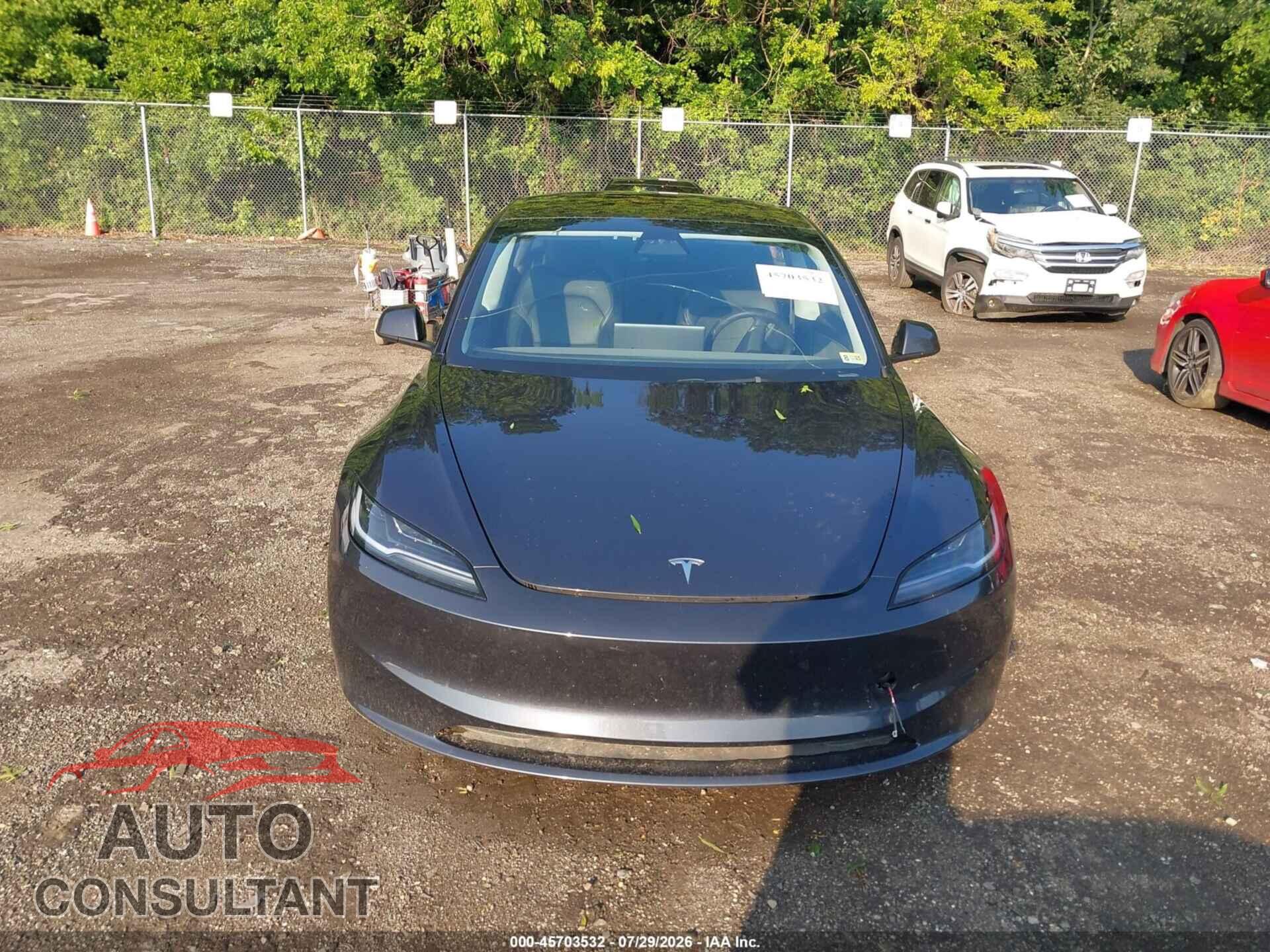 TESLA MODEL 3 2024 - 5YJ3E1EA8RF843643